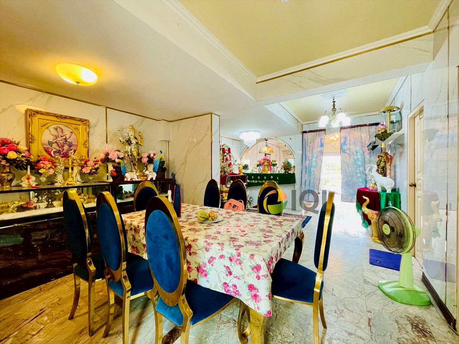 ขายทาวน์เฮ้าส์ 5 ชั้น ทรงโรมัน ถนนวิภาวดี ซอย 2 ทางเข้าหลักของมหาวิทยาลัยหอการค้าไทย