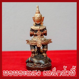 ท้าวเวสสุวรรณประทับราหู สูง 5 นิ้ว ฐาน 2.5 นิ้ว เนื้อมวลสารแร่เหล็กน้ำพี้