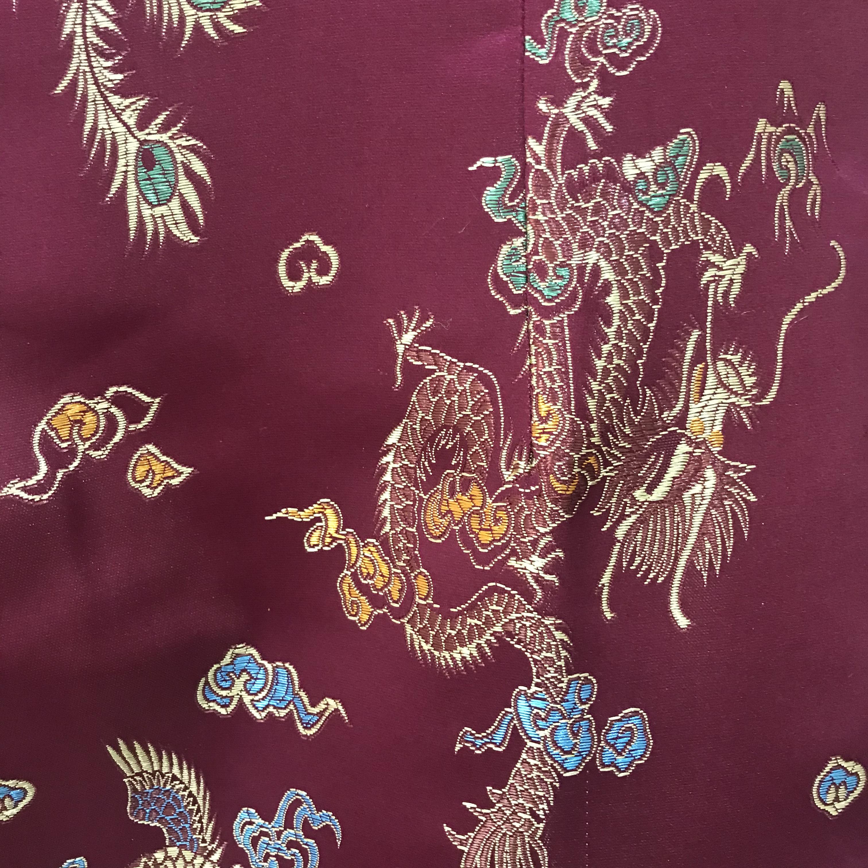 กี่เพ้ายาวสีไวน์แดง ทอลายมังกรและนกฟีนิกซ์ ส่งฟรี ems