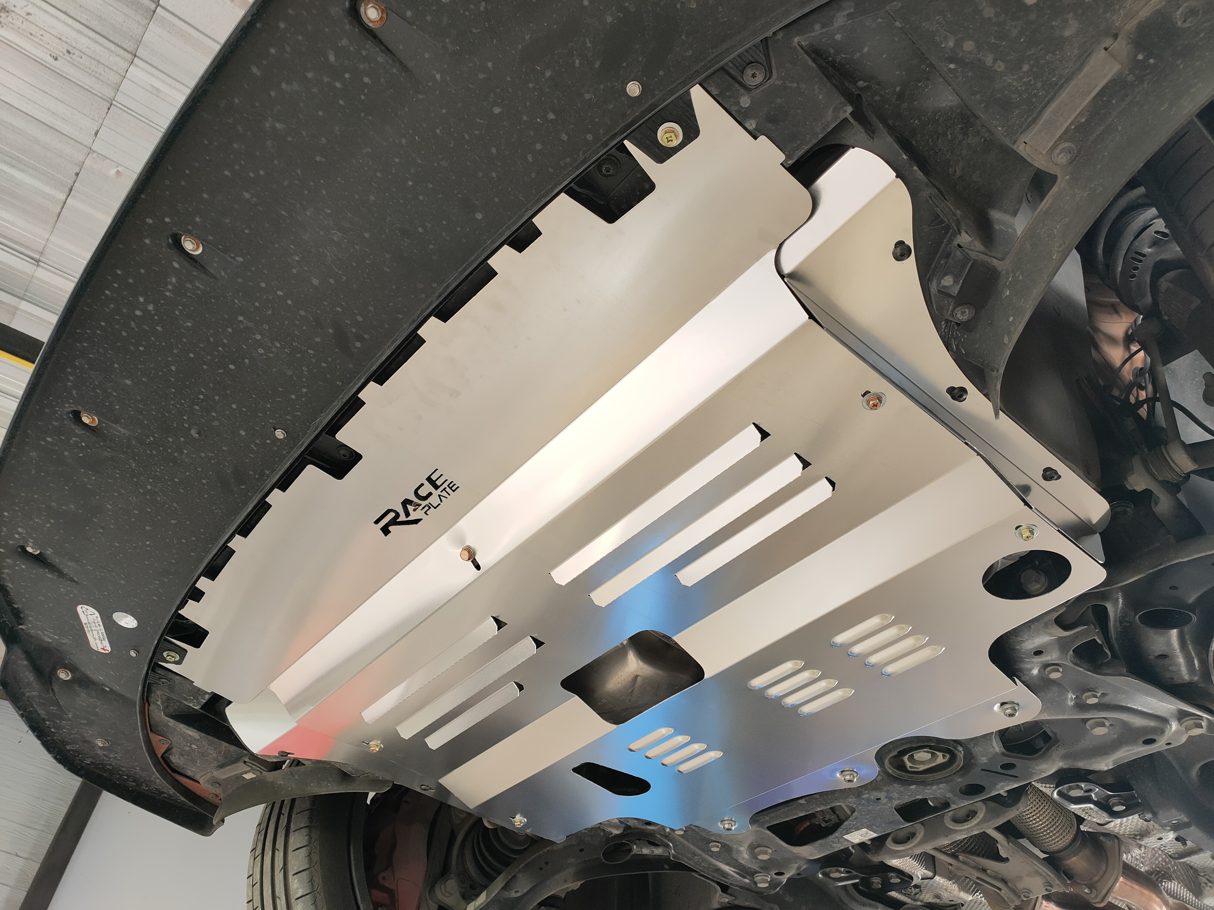 แผ่นปิดใต้ห้องเครื่องอลูมิเนียม Audi RS Q3 Raceplate_Undertray