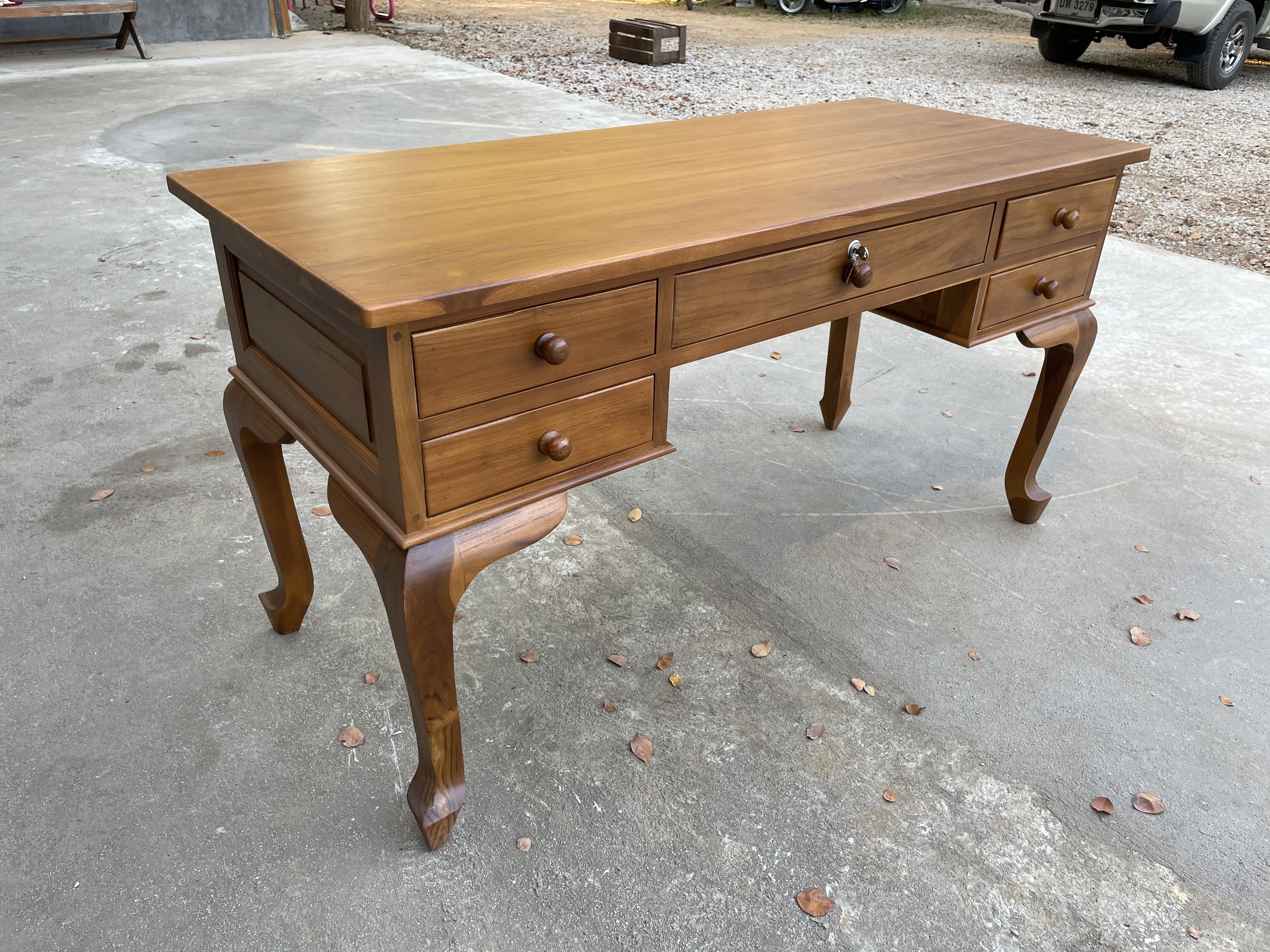 โต๊ะทำงานขาหลุยส์ 5 ลิ้นชัก