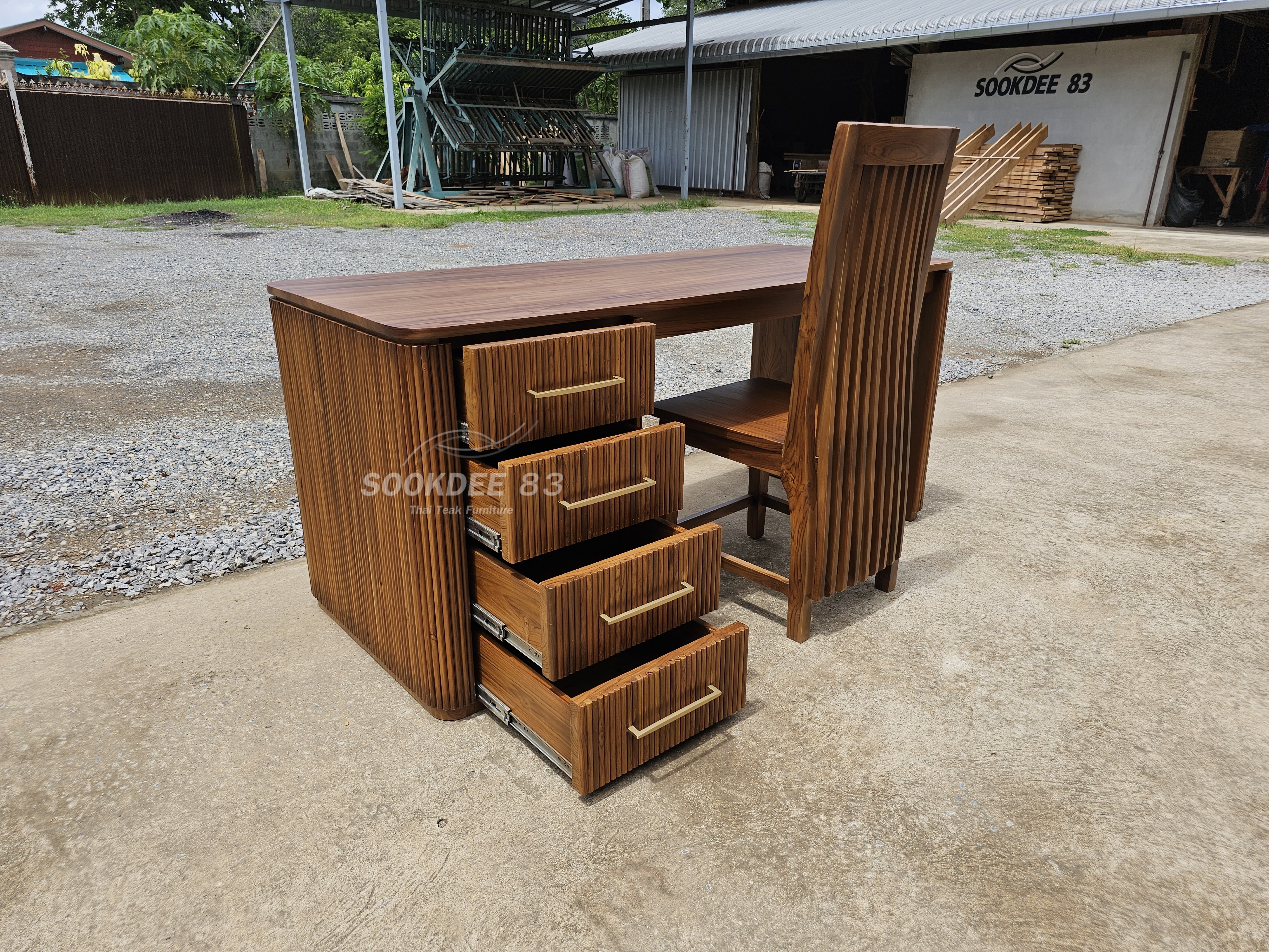 โต๊ะทำงานประดับซี่ พร้อมเก้าอี้ (ไม่รวมมือจับ)