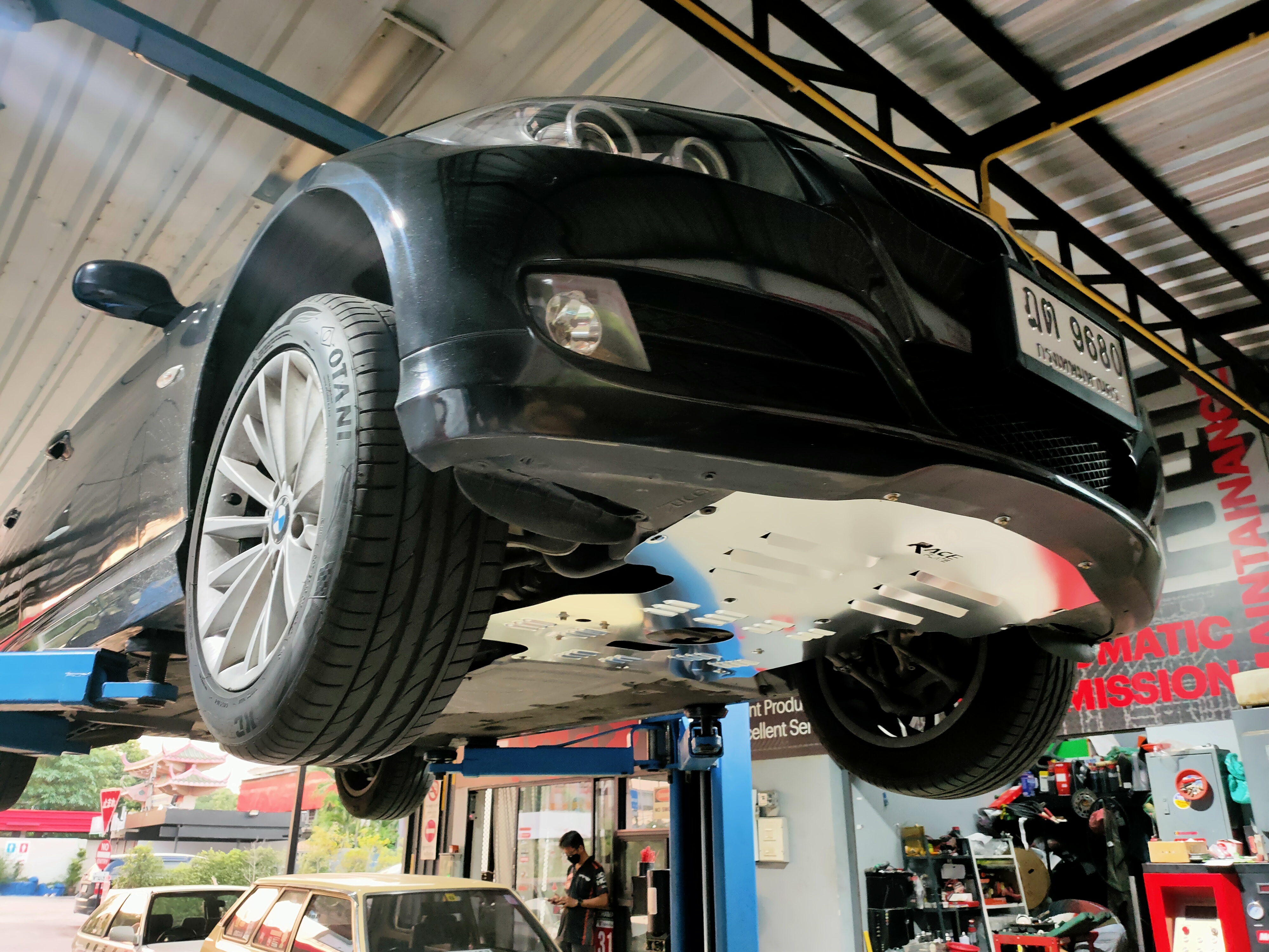 แผ่นปิดใต้ห้องเครื่องอลูมิเนียม BMW E90,E91,E92 Raceplate_Undertray