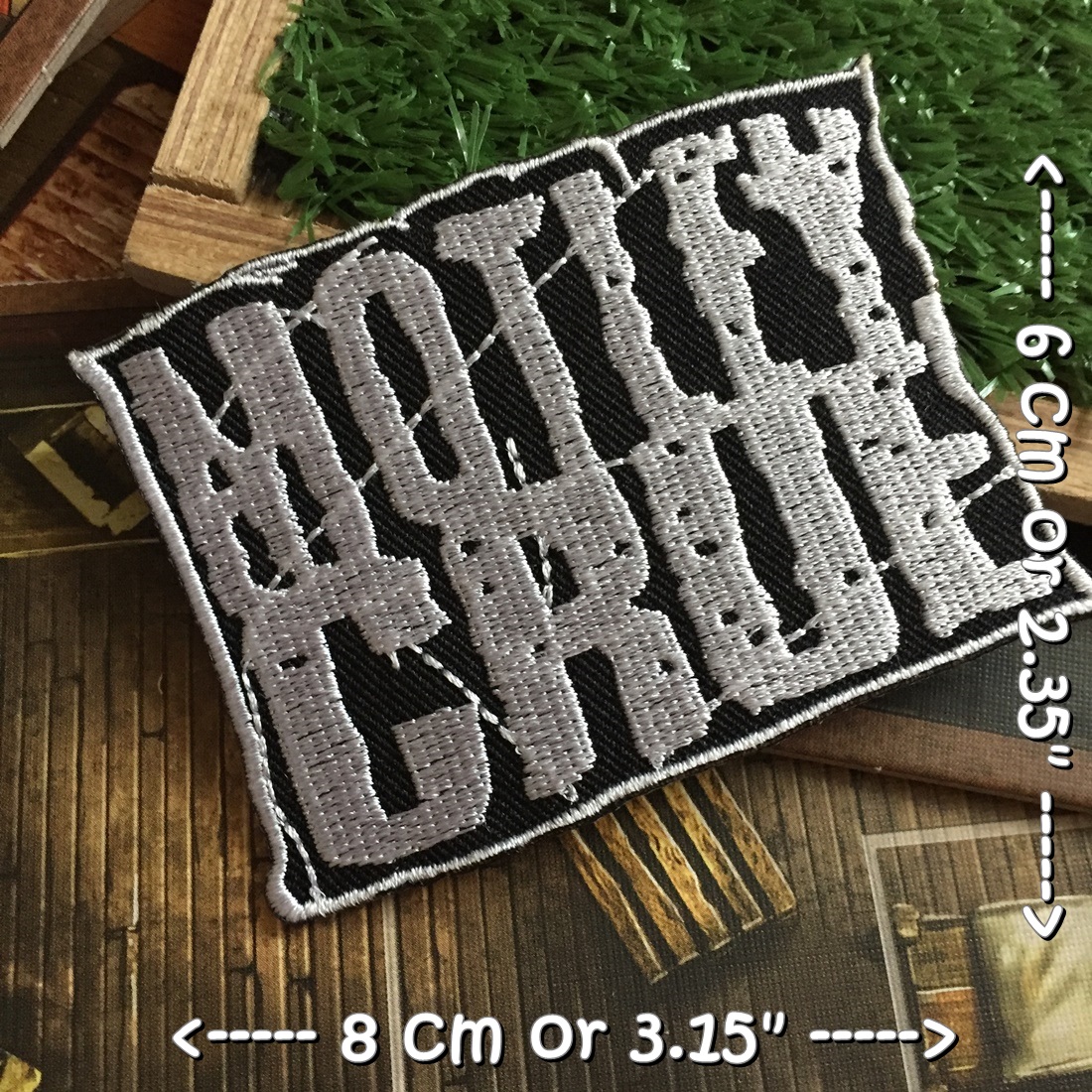 Motley Crue วงดนตรี ร็อค เฮฟวี่เมทัล พังค์ ตัวรีดแบบปัก อาร์มปัก ตัวรีดติดเสื้อ ตัวรีด ติดกระเป๋า ติดหมวก ติดแจ๊คเก็ต Rock Iron on Embroidered Patch