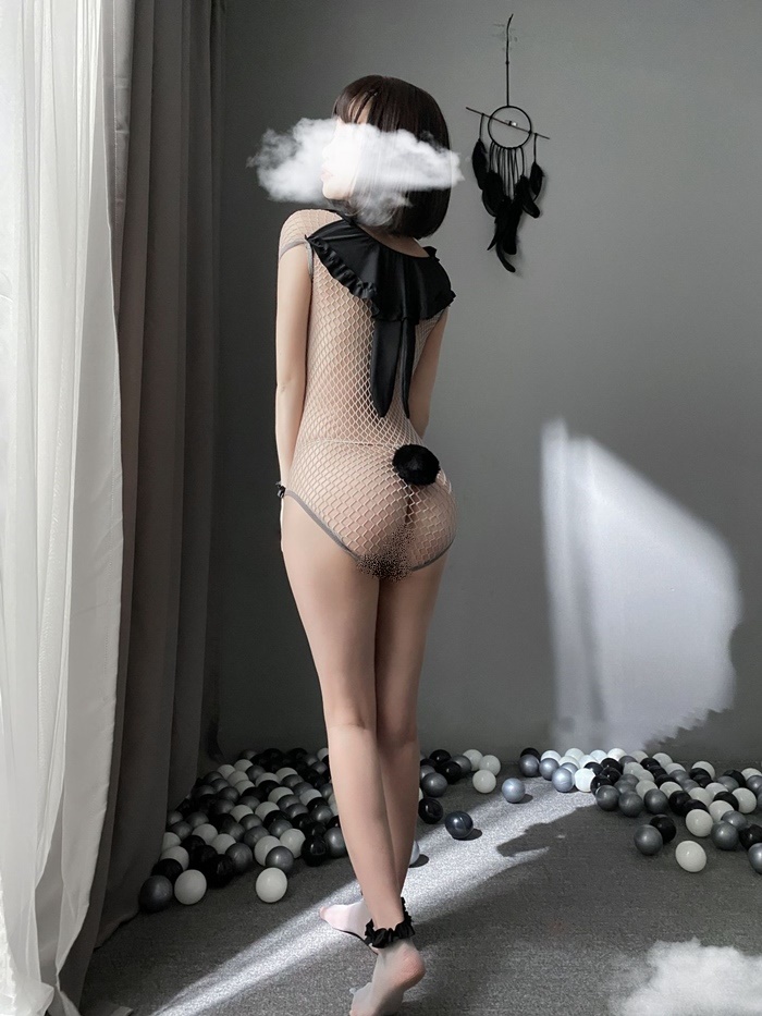 K296 ชุดตาข่ายคอสเพลย์กระต่ายน้อย ชุดตาข่ายเซ็กซี่มาในแบบชุดกระต่ายสุดเซ็กซี่ ตรงปกคอด้านหลังเป็นหูกระต่ายห้อยลงมา มาพร้อมปลอกแขน ปลอกคอและถุงเท้าตาข่ายค่ะ ***ไม่มีจีสตริง