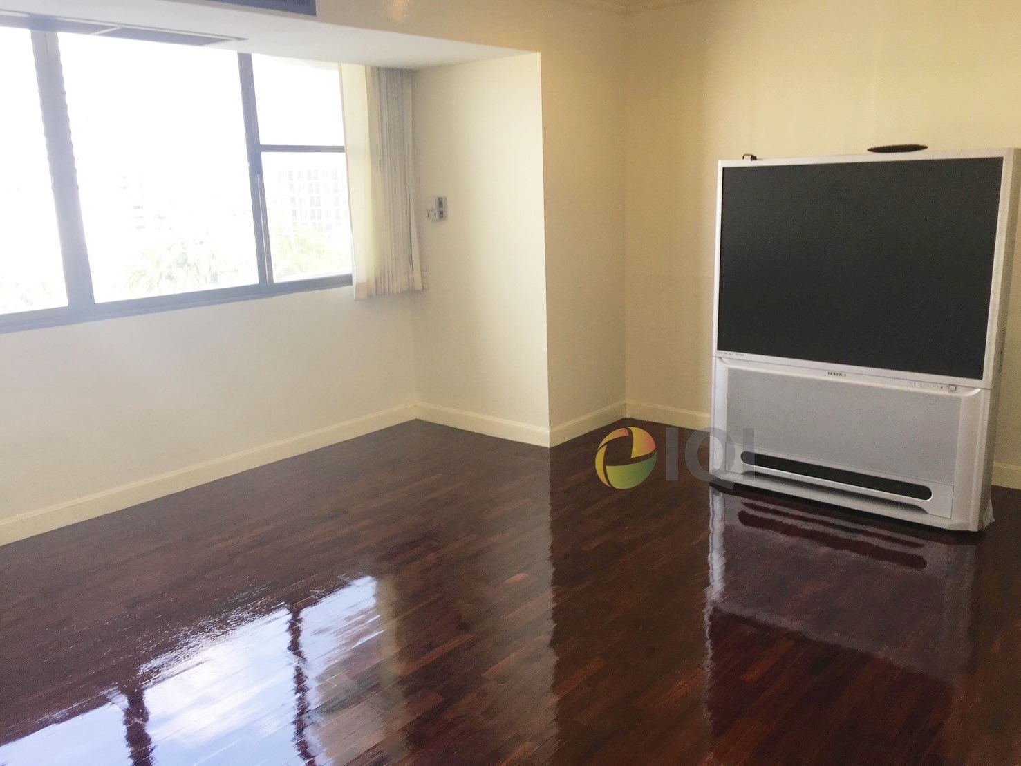 ขายคอนโดมิเนียม โอเรียลเต็ล ทาวเวอร์ เอกมัย 12 วิวสระว่ายน้ำ