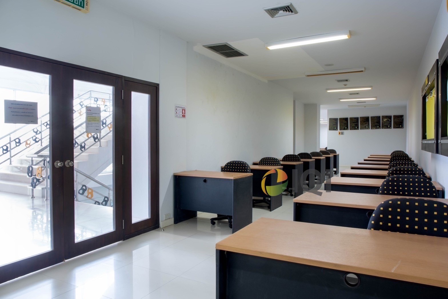 ขายที่ดินเปล่า พร้อมสิ่งปลูกสร้าง 6-0-5 ไร่ บางบัวทอง นนทบุรี