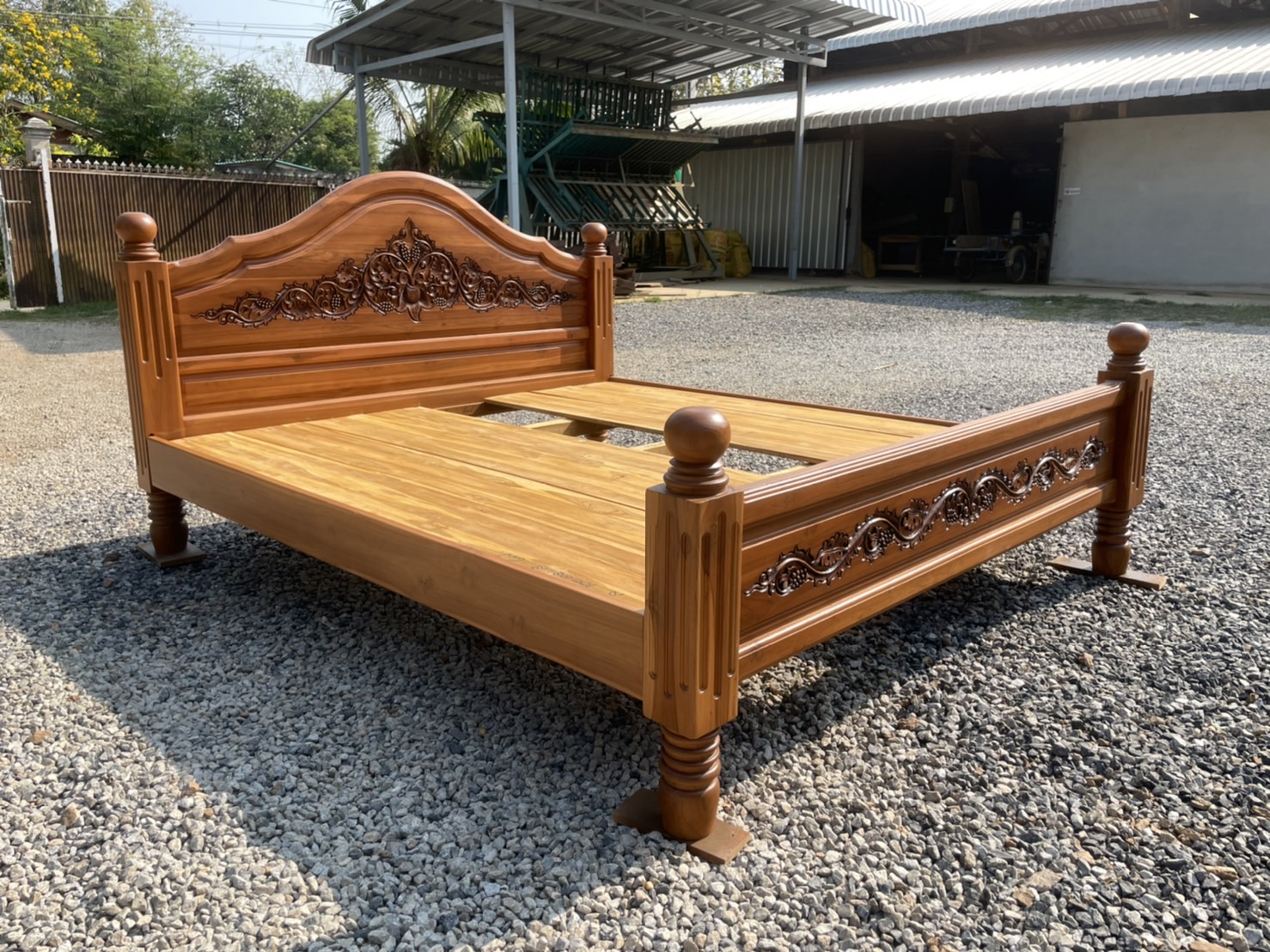 เตียงหลุยส์แกะลายเต็ม