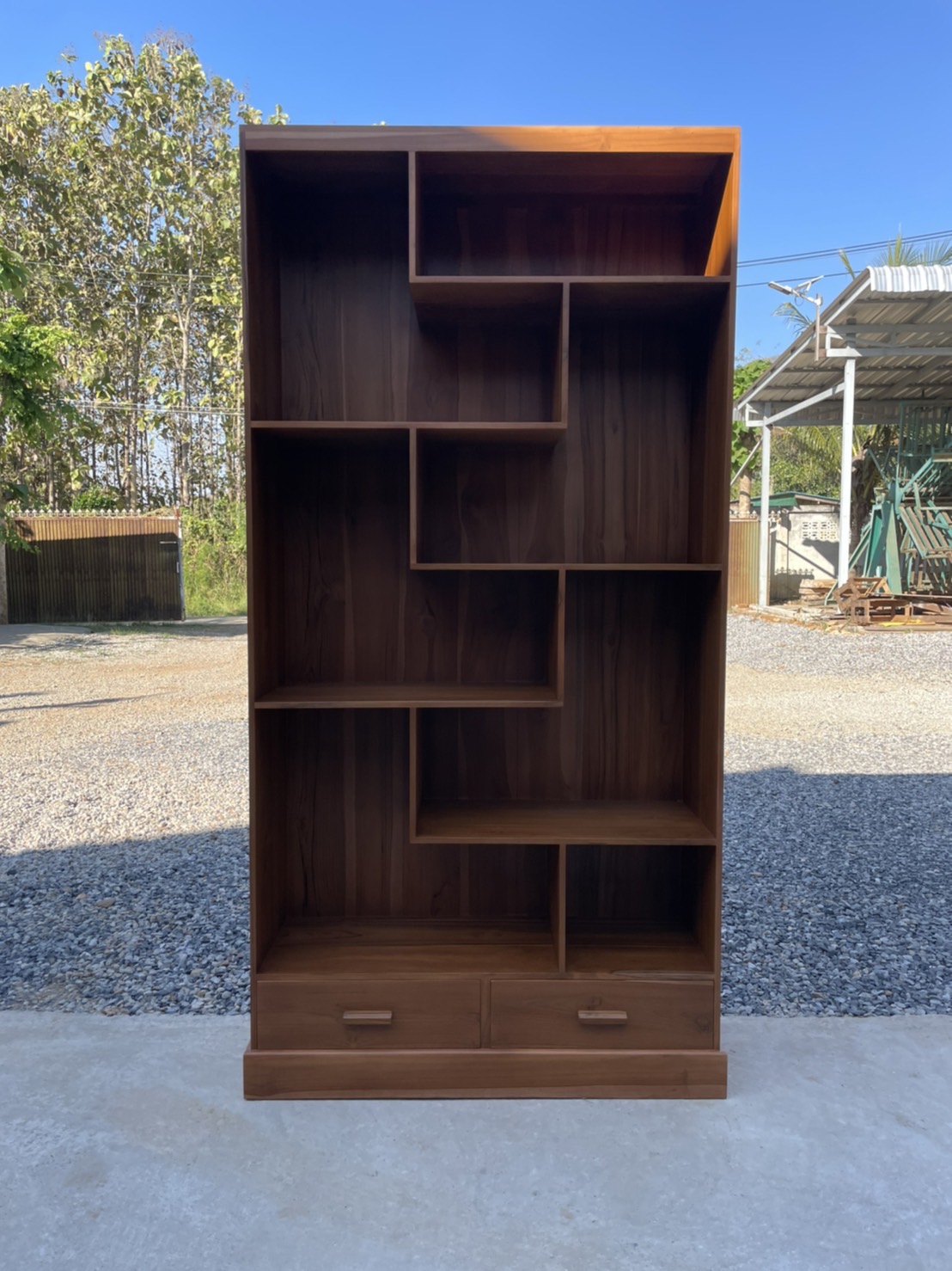 ชั้นวางของซิกแซกหลังทึบ