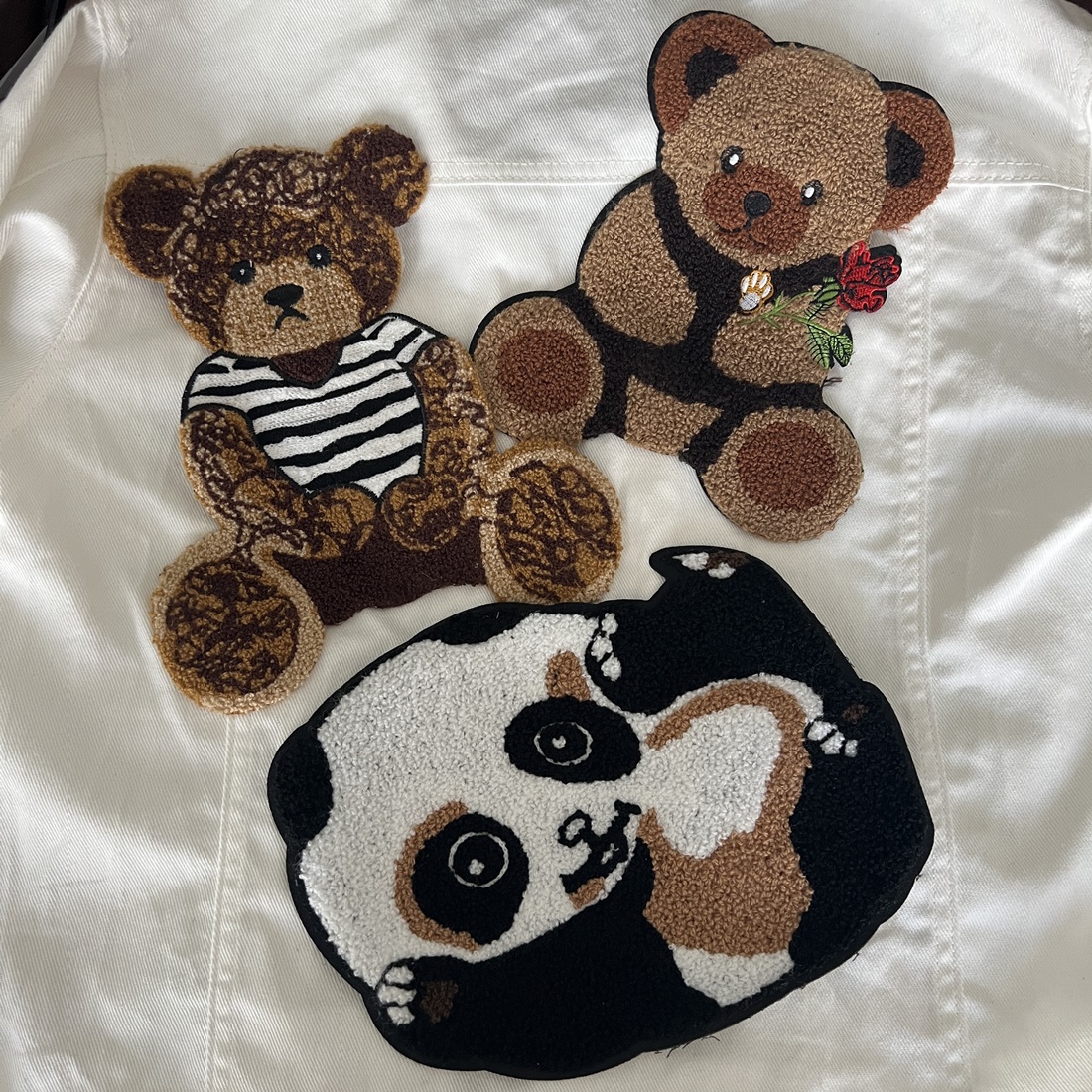 ตุ๊กตาหมี แพนด้า น่ารัก ตัวรีดติดเสื้อ อาร์มปัก ขนปุย (ไม่มีกาวรีด) ตกแต่งเสื้อผ้า กระเป๋า แจ๊คเก็ตยีนส์ Cute Creature Embroidered Iron on Patch