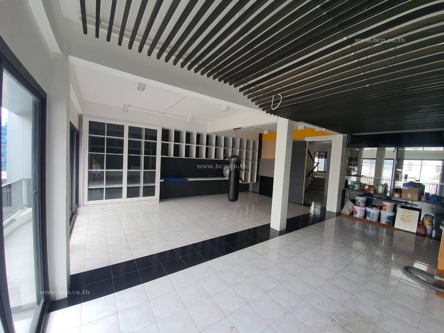 ขายด่วนอาคารพาณิชย์ 5 ชั้น ซอยอ่อนนุช 28