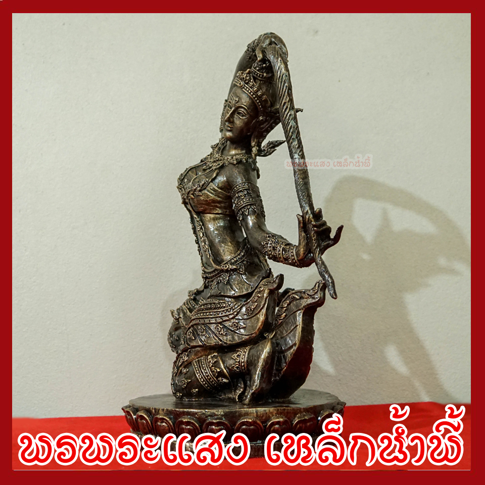 พระแม่ธรณี ฐาน 7.5 นิ้ว สูง 14 นิ้ว วัตถุมงคล เนื้อมวลสารแร่เหล็กน้ำพี้