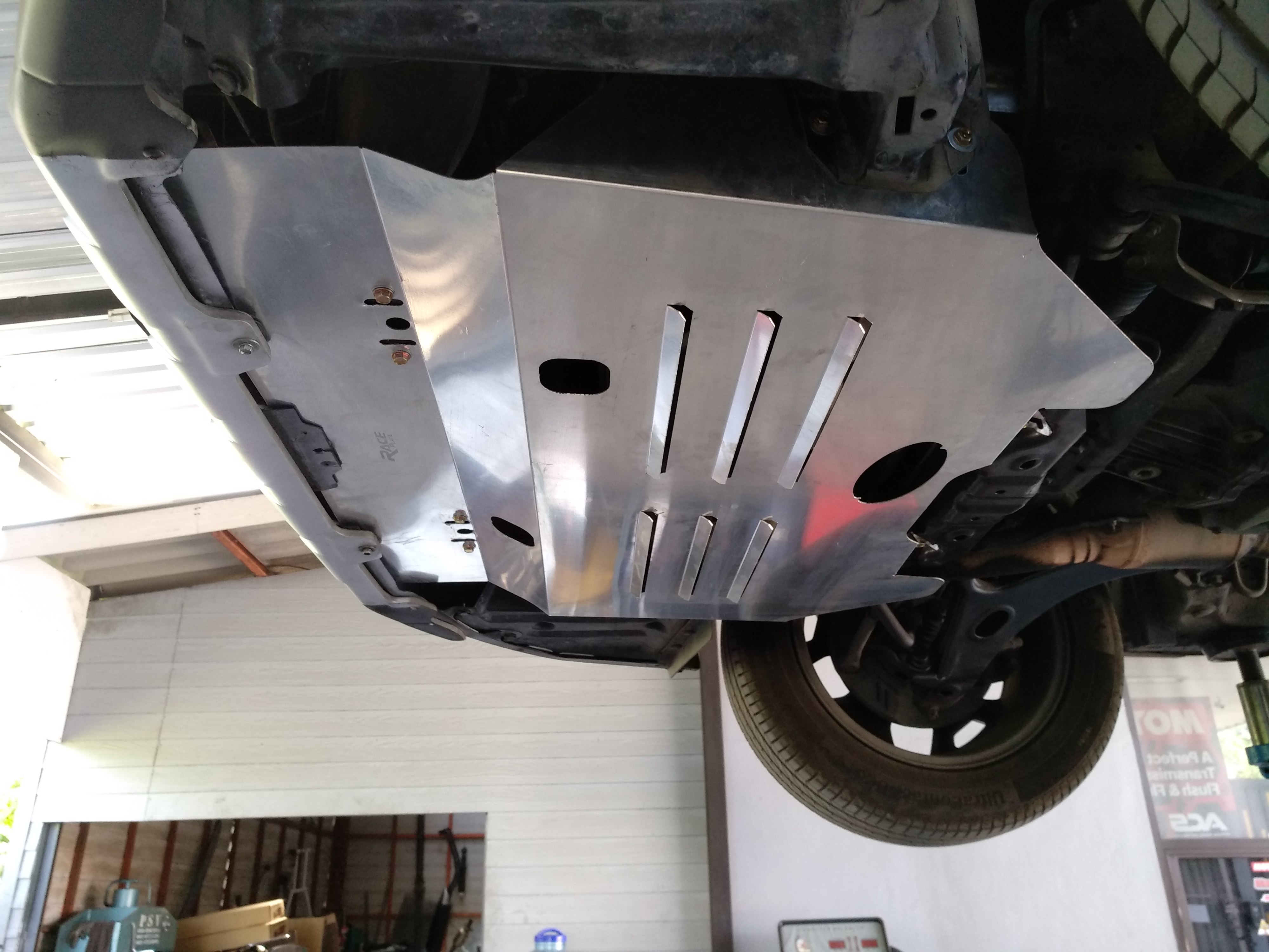 แผ่นปิดใต้ห้องเครื่องอลูมิเนียม Subaru XV Raceplate_Undertray