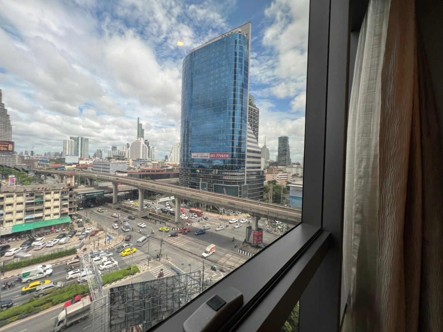 ขายคอนโดสุดหรู เดอะ แบงค็อก สาทร 1 ห้องนอนขนาดใหญ่