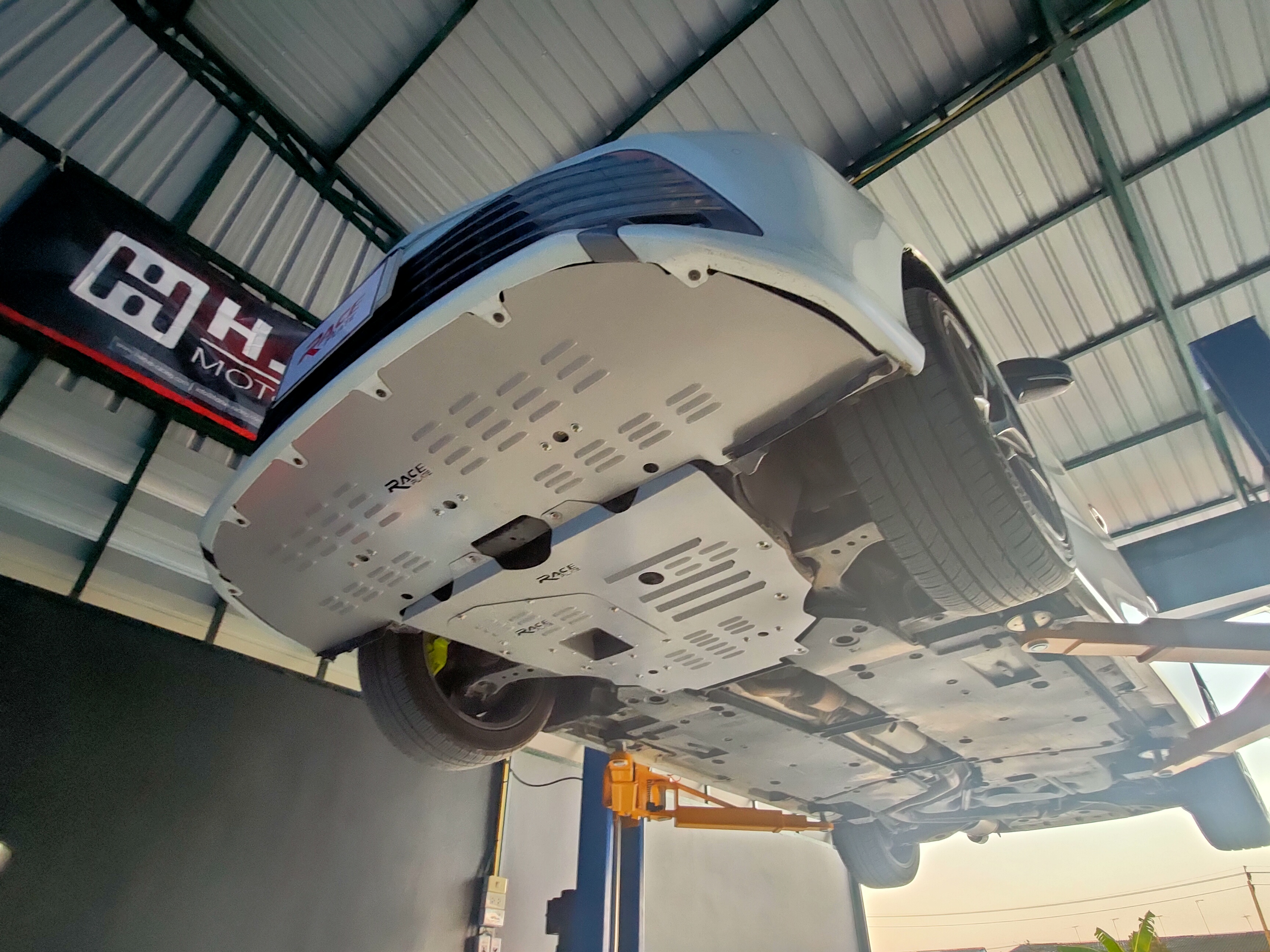 แผ่นปิดใต้ห้องเครื่องอลูมิเนียม Toyota Camry Acv70 2019-21 Raceplate_Undertray