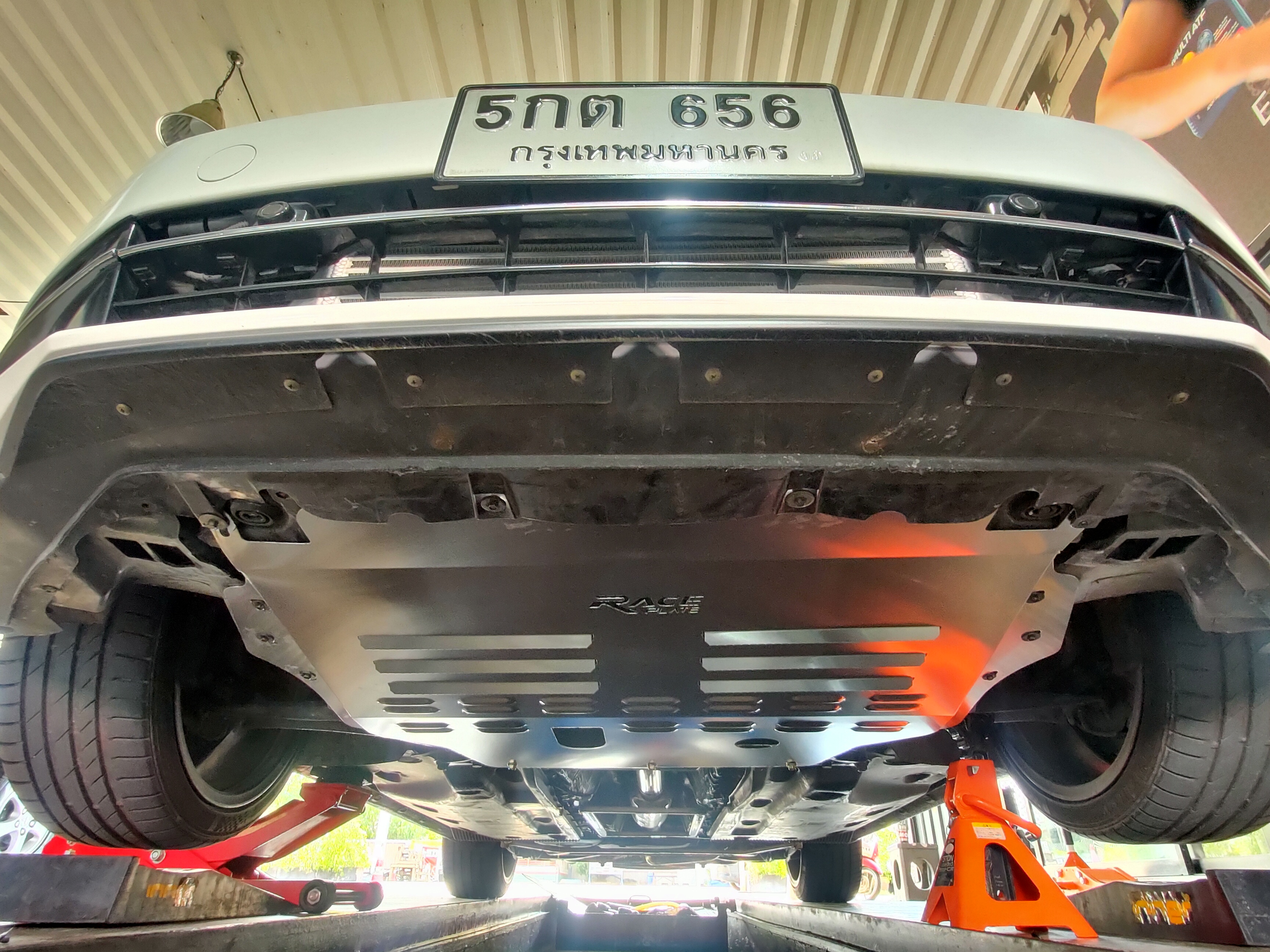 แผ่นปิดใต้ห้องเครื่องอลูมิเนียม Volkswagen Beatle C5,A5 Raceplate_Undertray