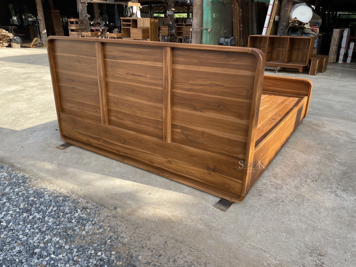 เตียงแคปซูลมินิมอลพื้นทึบ