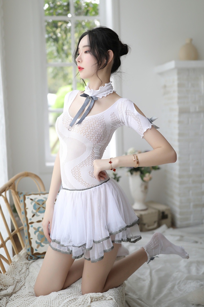 K341 ชุดตาข่ายแฟนซี ชุดตาข่ายเซ็กซี่มาในสไตล์แบบชุดคุณหนู ตัวชุดเป็นตาข่ายแขนสั้นผสมกับกระโปรงสั้นผ้าซีทรูสีขาวแต่งโบว์และกุ๊นขอบลูกไม้สีเทา มาพร้อมปลอกคอติดโบว์และถุงเท้าน่ารักๆตามรูปถ่ายสินค้าจริงเลยค่ะ