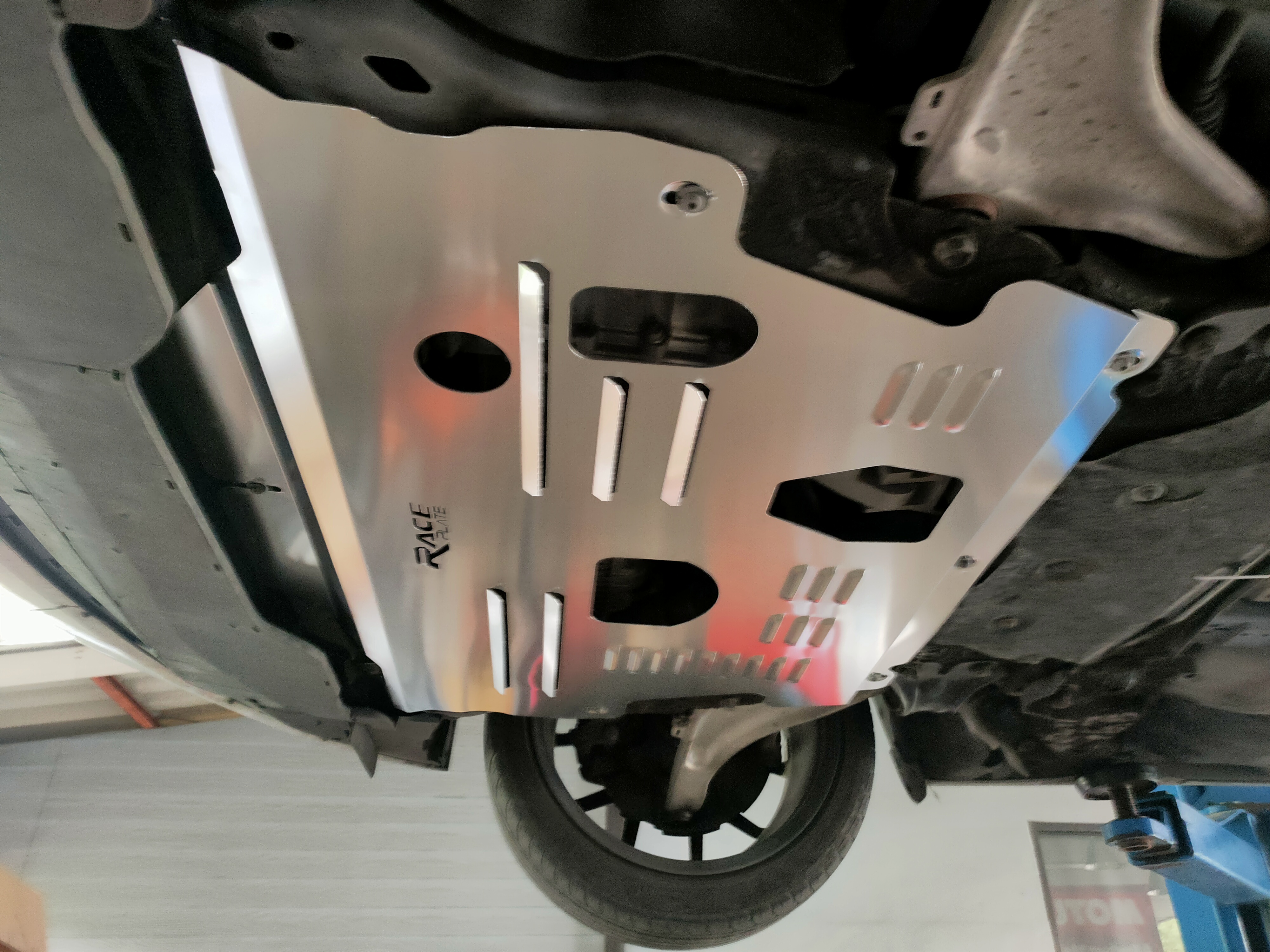 แผ่นปิดใต้ห้องเครื่องอลูมิเนียม Volvo S60 Raceplate_Undertray