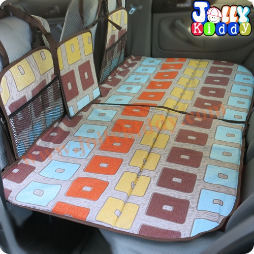 แผ่นปูปิดช่องวางเท้าเบาะหลังรถ กันเด็กตก ลาย สิงโต พื้นขาว ขนาด 134 x 75 cm (A10101 )