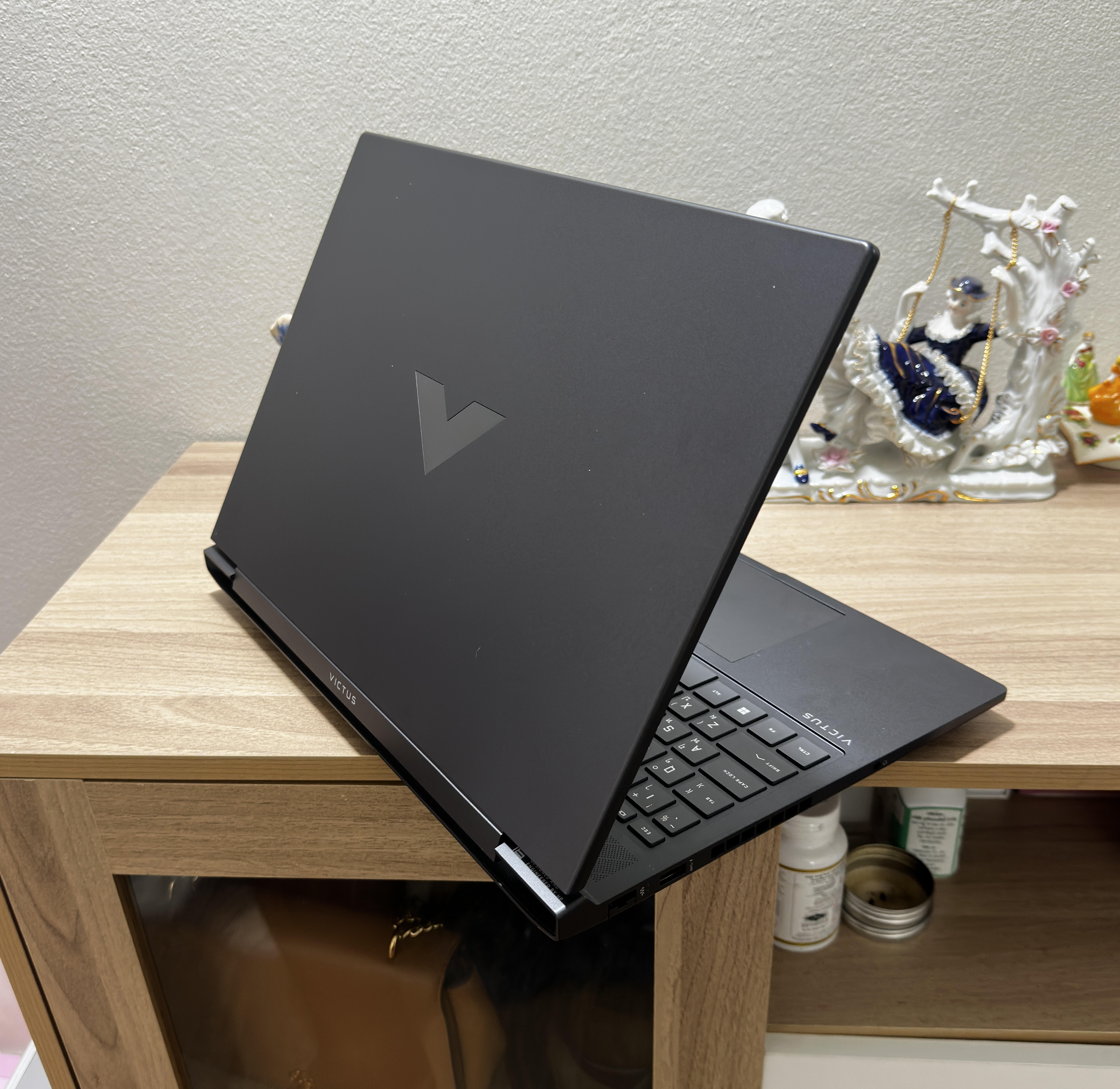 HP Victus Ryzen7-7840HS RTX4050