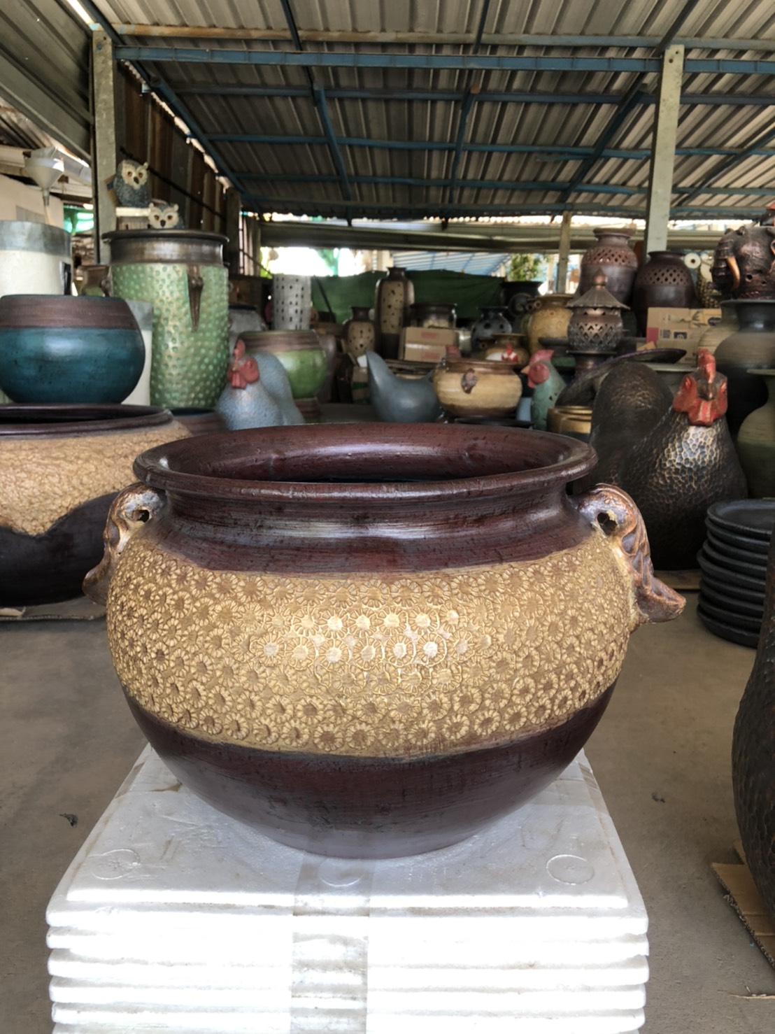 กระถางปลูกบัวมีหู