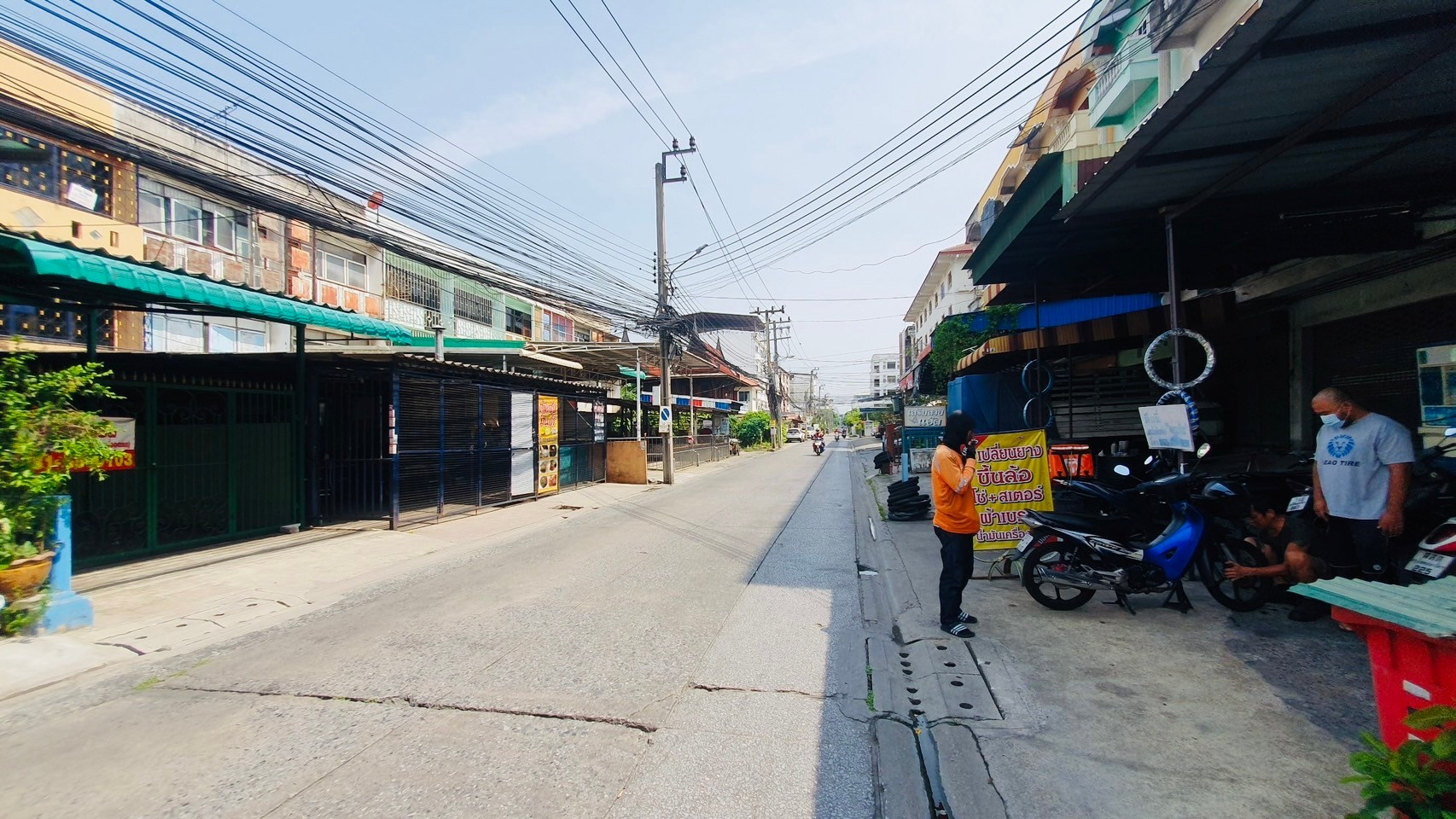 ขายอาคารพาณิชย์ 4 ชั้นครึ่ง ถนนสีหบุรานุกิจ ซอย 11 ติดตลาดมีนบุรี และรถไฟฟ้า