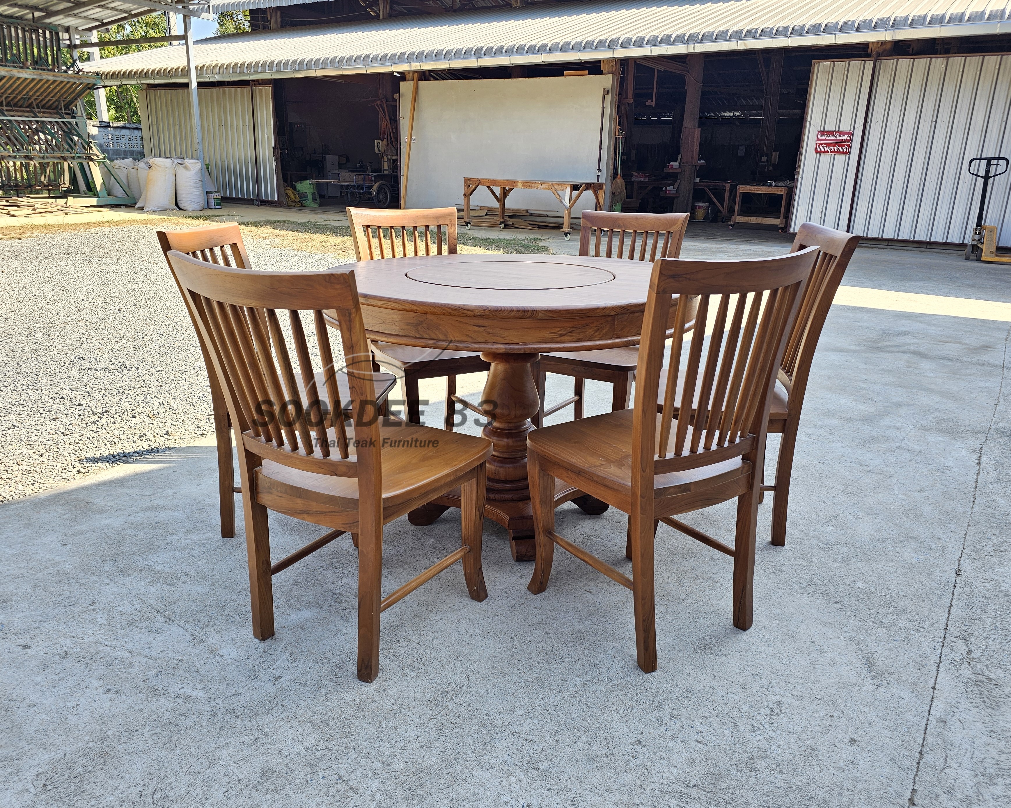 ชุดโต๊ะกลมหมุน เก้าอี้พนักนกยูง