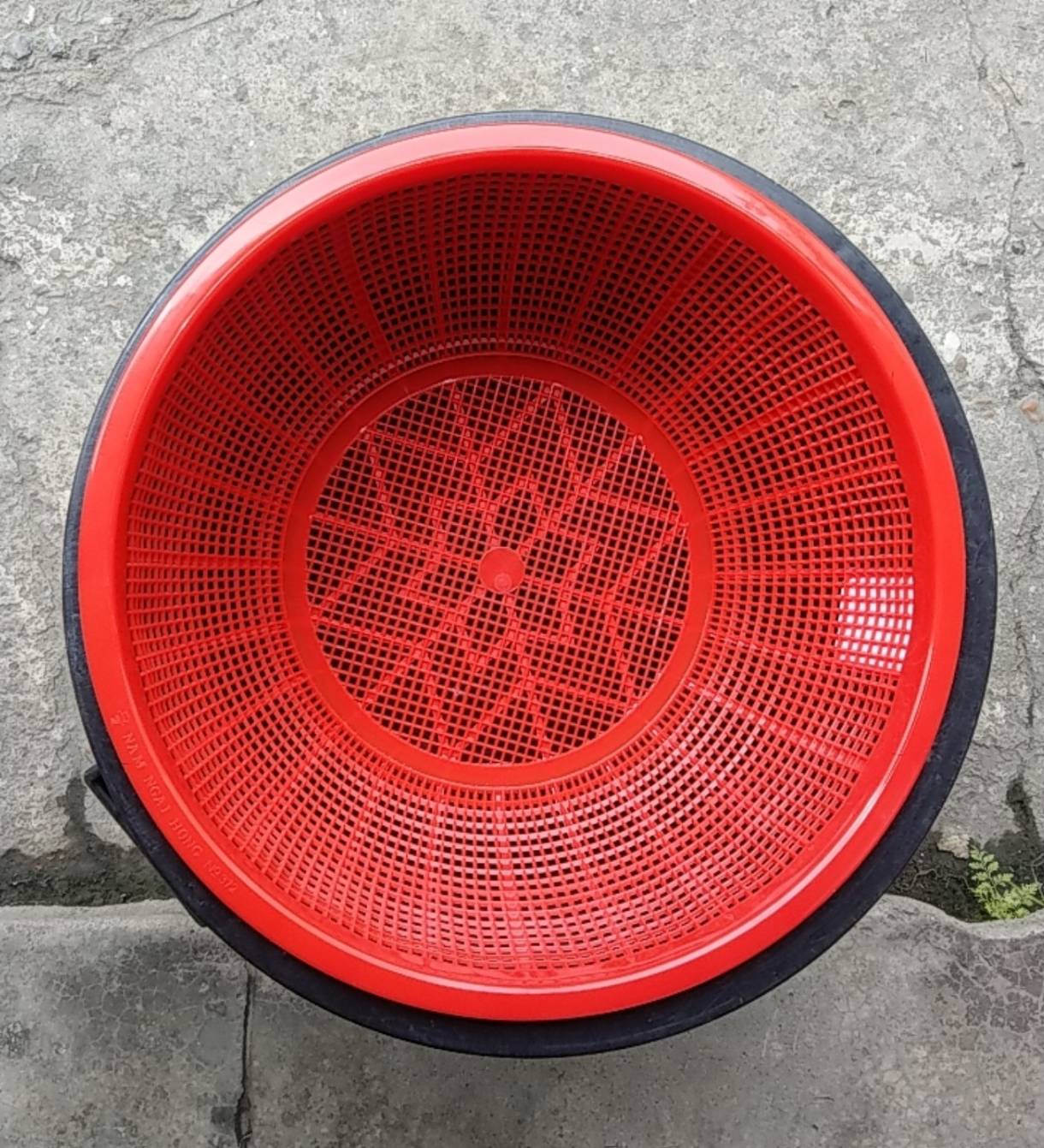 ตะกร้ากลมพลาสติก No.372 ขนาด 39.5x15.5 ซม. ตรากระเช้า นำง่ายฮง (คละสี ราคาต่อใบ)