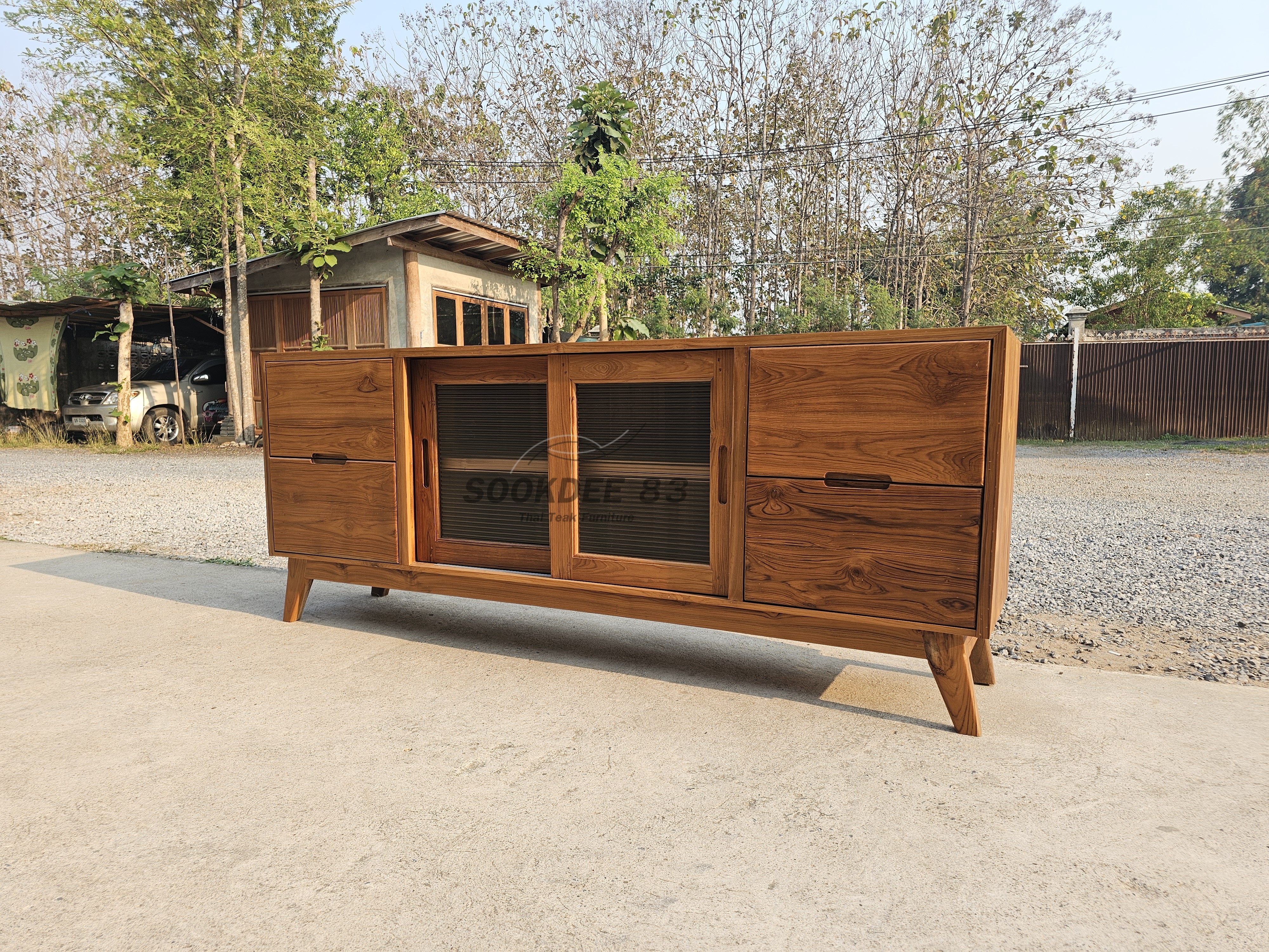 ไซด์บอร์ดวางทีวีบานกระจกลอน (สีสัก)