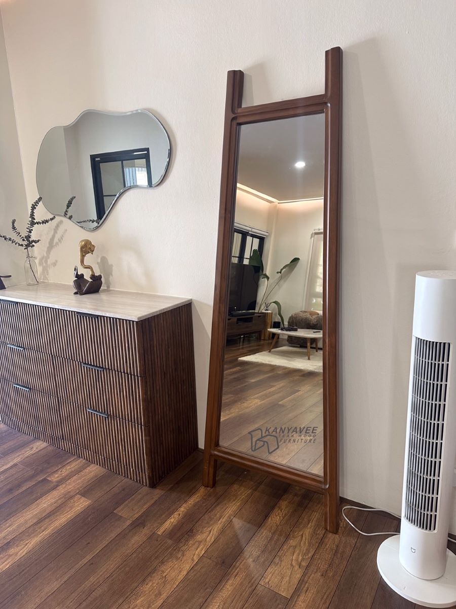 โครงกระจกติดผนังไม้สัก