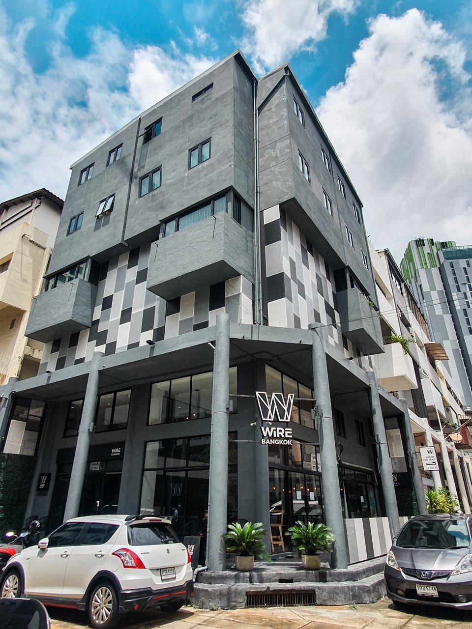 ขายต่ำกว่าทุน Hostel, Service Apartment พระโขนง ห้องมุม 2 คูหา 6 ชั้น 30 ห้อง มีร้านกาแฟ จอดรถได้ 5 คัน ใกล้ BTS พระโขนง พร้อมดำเนินการทันที