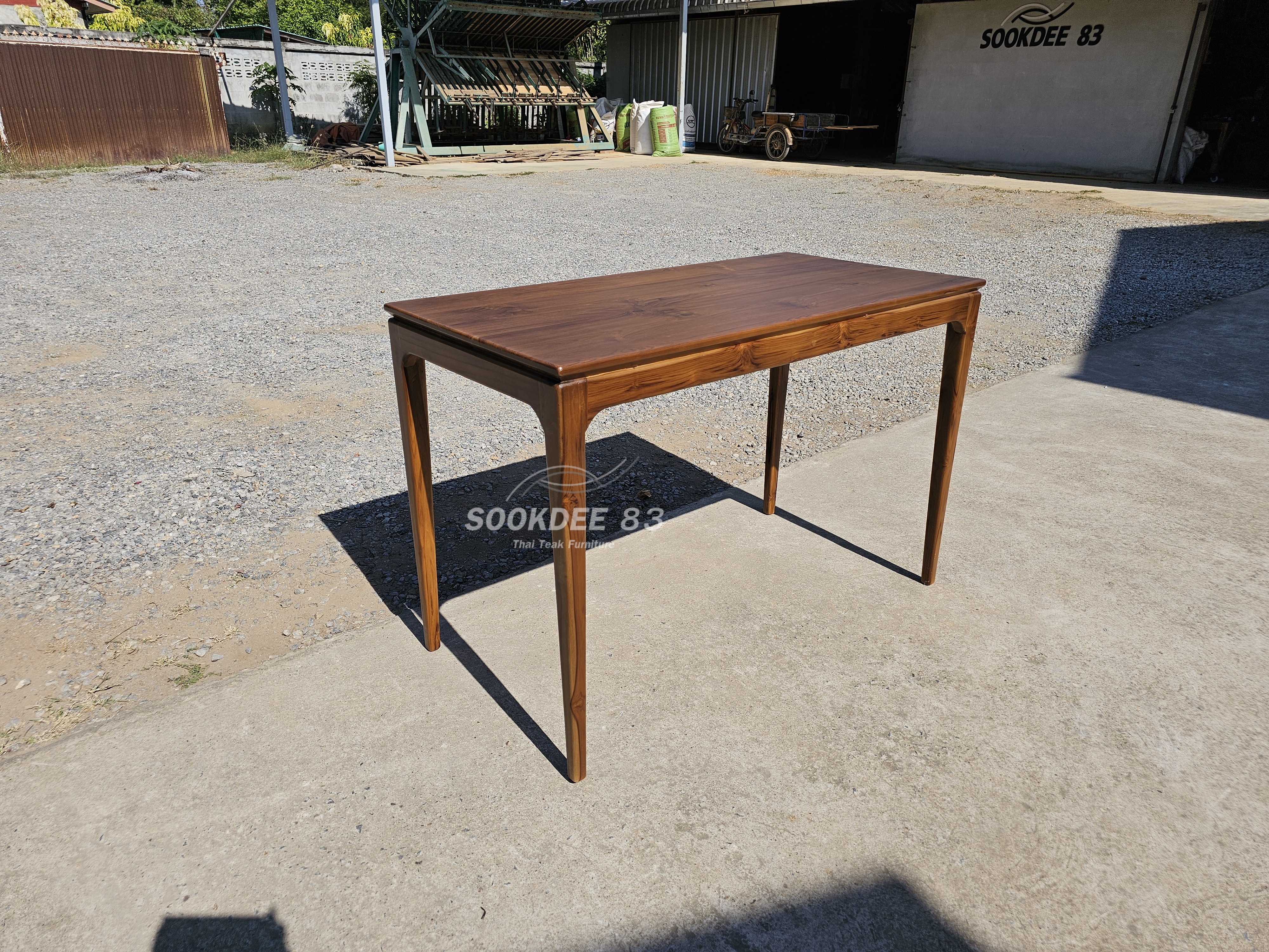 โต๊ะทำงานมินิมอล