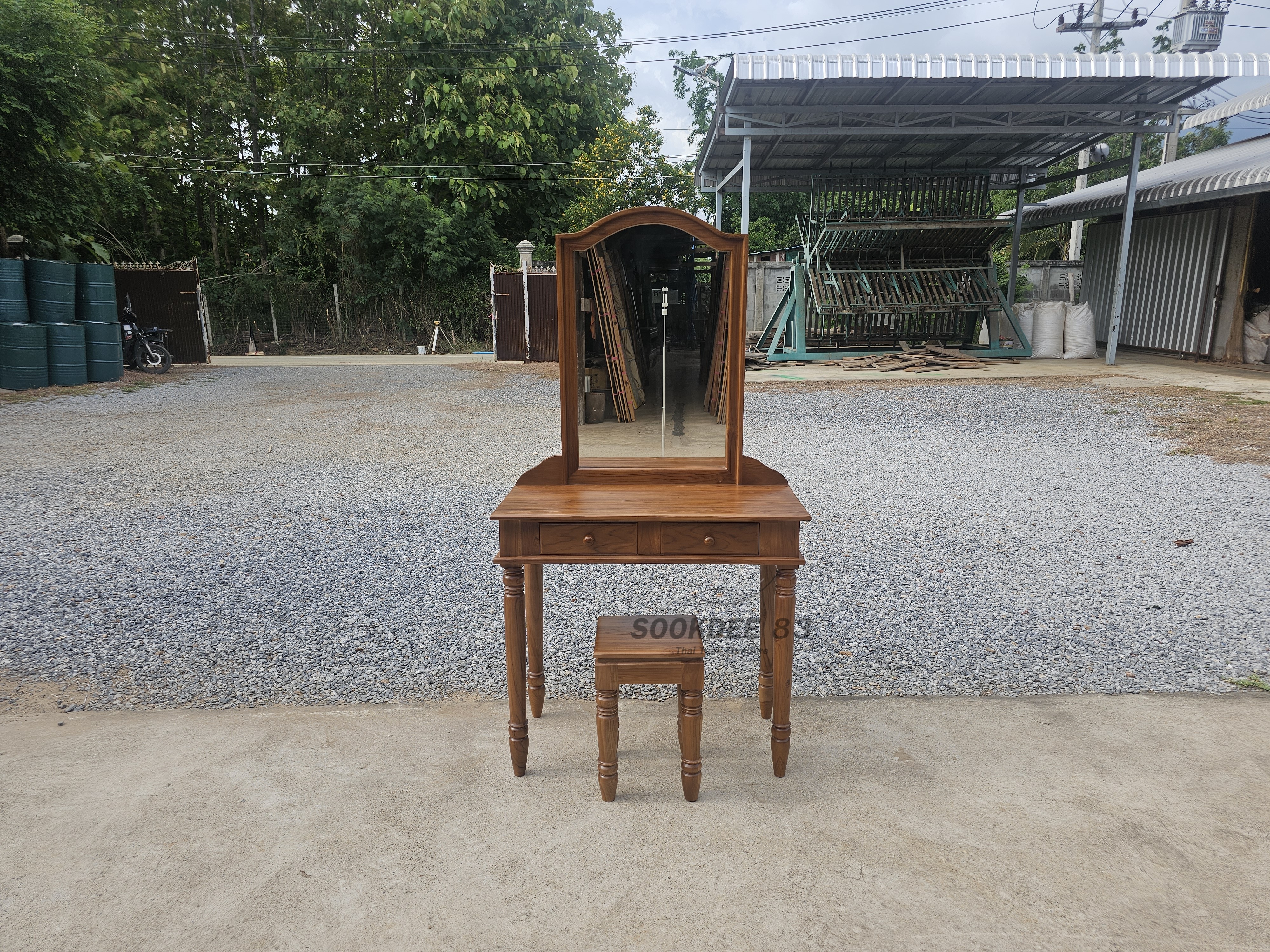 โต๊ะเครื่องแป้งไม้สัก ขากลึง (สีสัก)