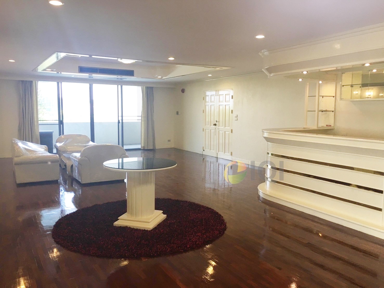 ขายคอนโดมิเนียม โอเรียลเต็ล ทาวเวอร์ เอกมัย 12 วิวสระว่ายน้ำ