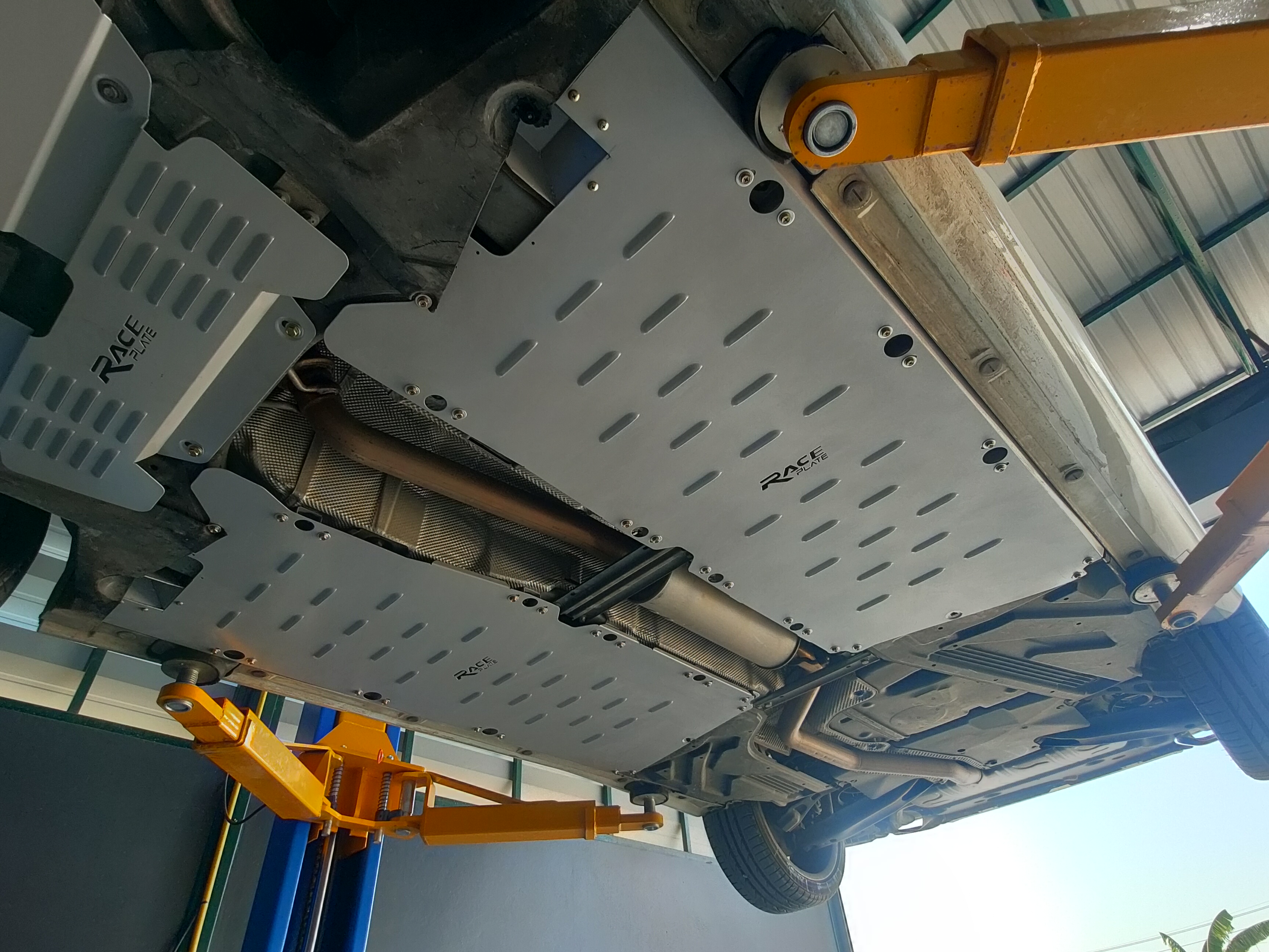 แผ่นปิดใต้ห้องโดยสารอลูมิเนียม Mercedes Benz CLA, GLA, A-Class Raceplate_Undertray สำเนา