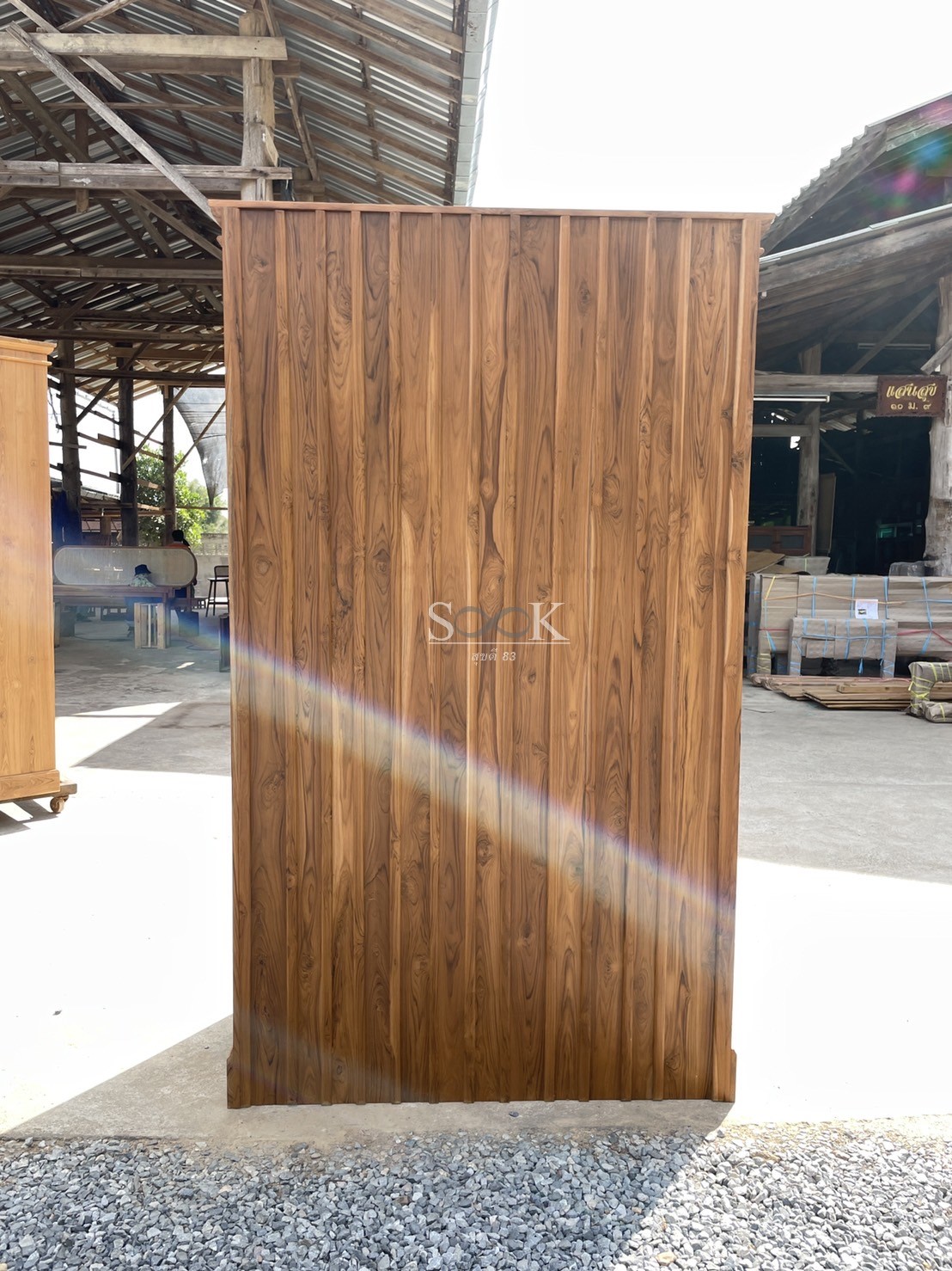 ตู้เสื้อผ้าบานเต้าตรงซี่กลางมีชั้นพับผ้า