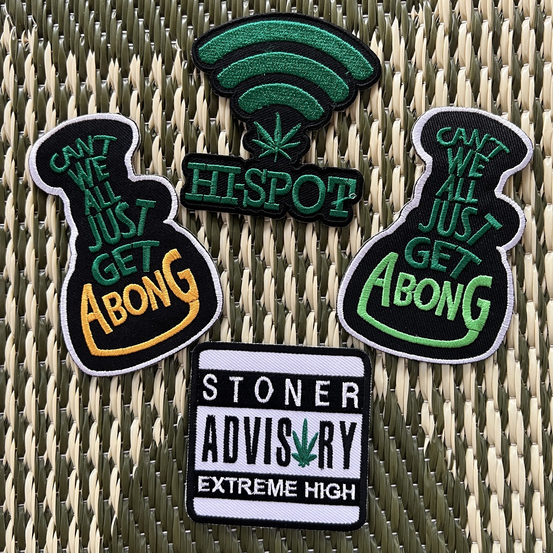 สายเขียว ลายกัญชา ตัวรีดติดเสื้อ อาร์มรีด อาร์มปัก ตกแต่งเสื้อผ้า หมวก กระเป๋า แจ๊คเก็ตยีนส์ Racing Embroidered Iron on Patch