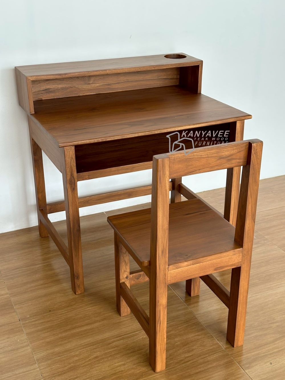 โต๊ะเขียนหนังสือเด็กไม้สัก