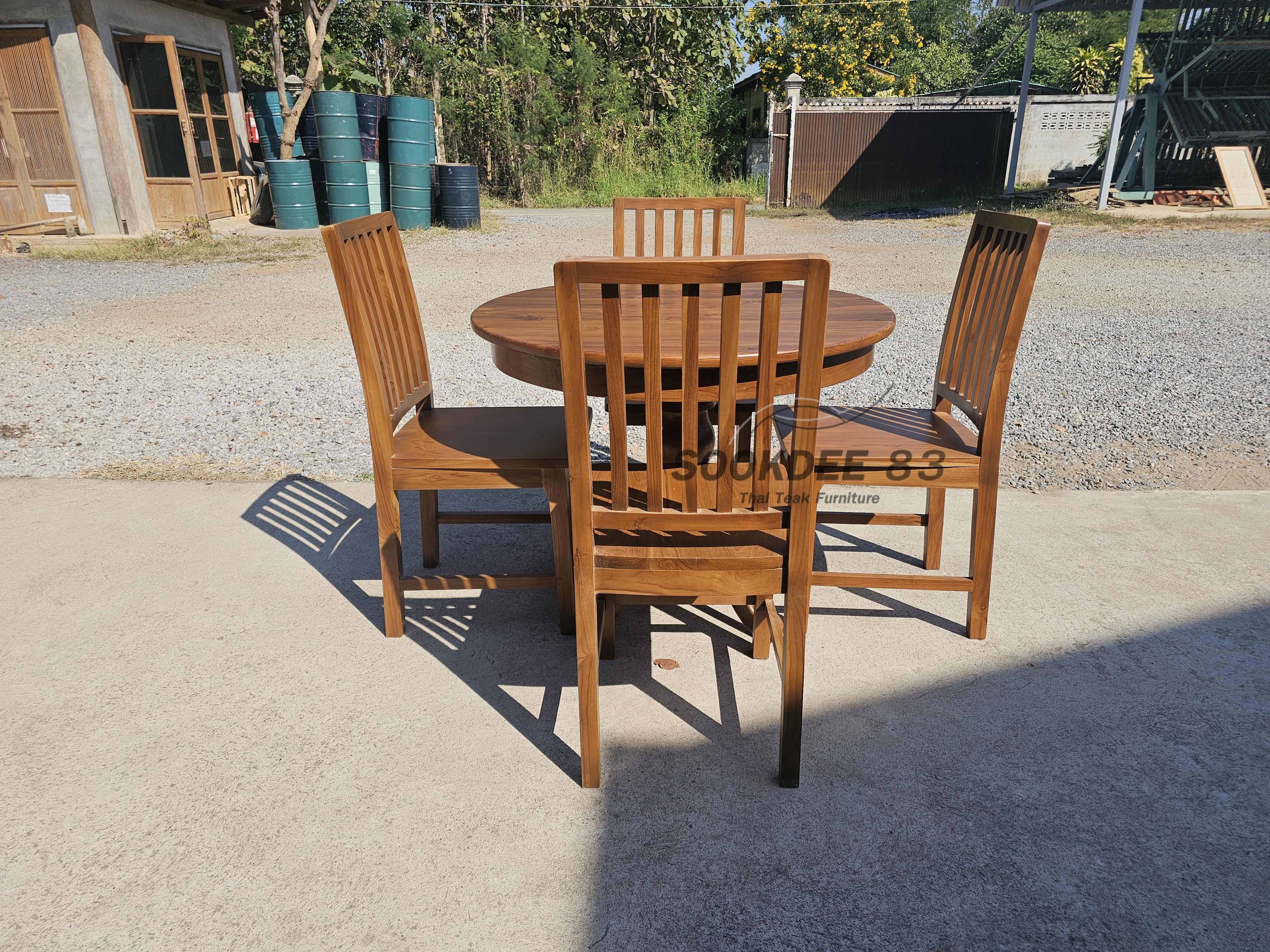 ชุดโต๊ะกินข้าวกลม 1 ม. เก้าอี้สวีเดน 4 ตัว