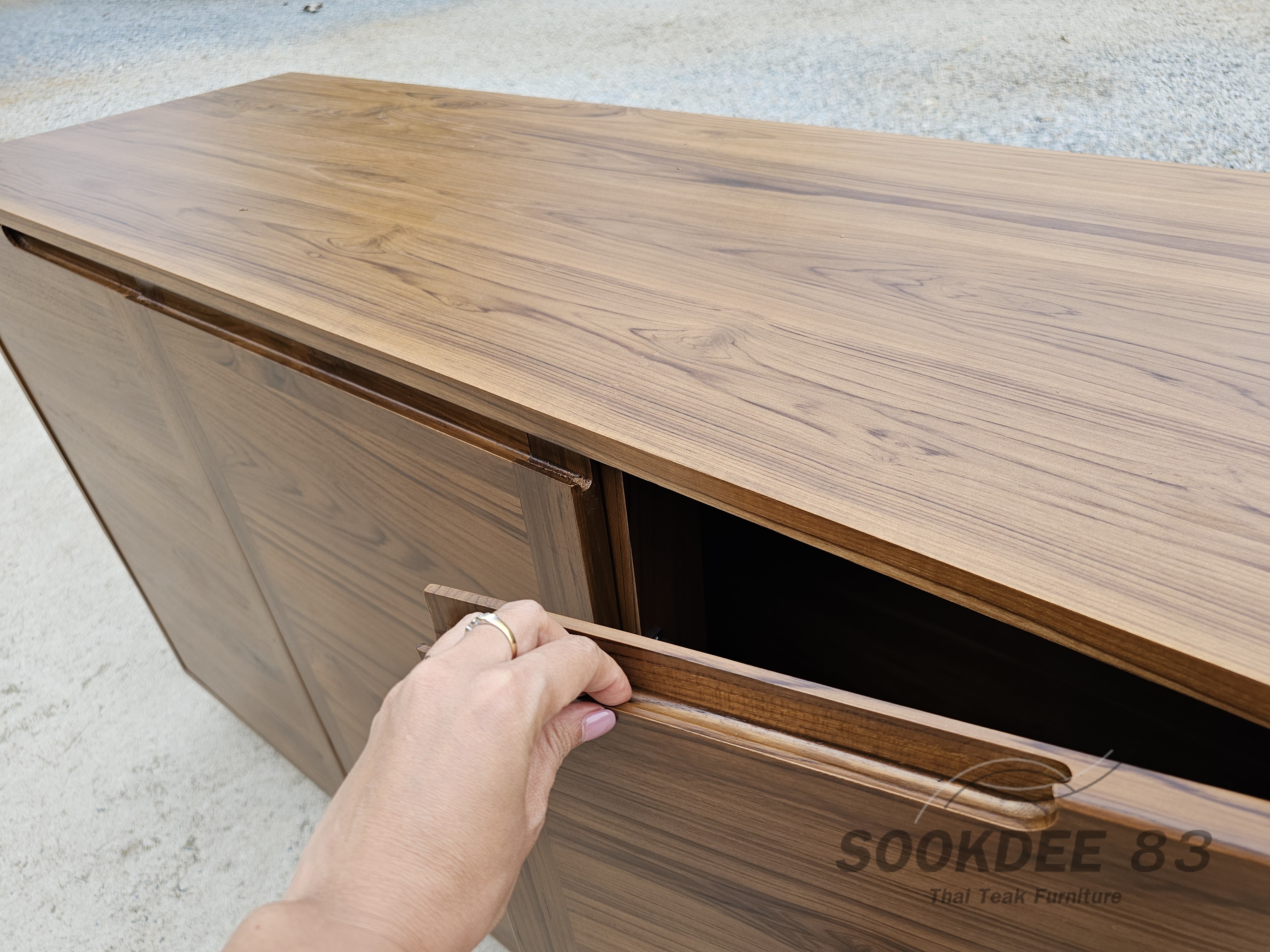 เคาน์เตอร์หน้าบานเรียบ