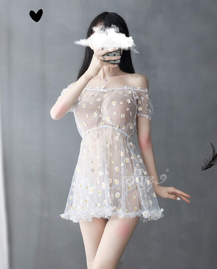 N824 ชุดนอนเซ็กซี่ ชุดนอนอีโรติกเป็นผ้าซีทรูลายดอกเดซี่สวมใส่แบบชุดปาดไหล่ ตัวชุดจั้มเอวแต่งแขนตุ๊กตามาพร้อมกางเกงในซีทรูลายดอกเดซี่เข้าชุดตามรูปถ่ายสินค้าจริง