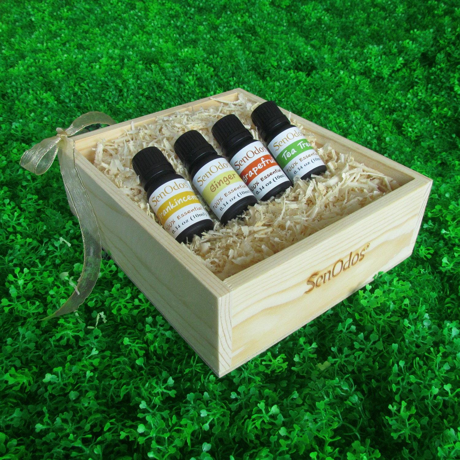 SenOdos ชุดของขวัญ ชุดกิ๊ฟเซ็ท น้ำมันหอมระเหย อโรม่า กลิ่นผู้หญิง 2 Essential Oil For Women Set 2 10ml x 4กลิ่น (กลิ่นกำยาน, กลิ่นขิง, กลิ่นเกรปฟรุต, กลิ่นทีทรีออยด์) บรรจุในกล่องไม้สน รูปทรงเหลี่ยม สวยงาม คุณภาพดี นำเข้าจากนิวซีแลนด์