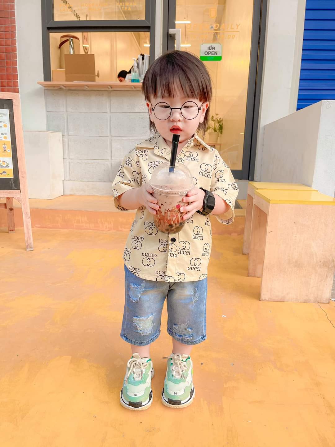 ซ04/🧸พร้อมส่ง🧸ชุดเด็กผู้ชาย ชุดเซ็ท 2 ชิ้น G.....G. เสื้อเชิ้ตพิมพ์ลาย G มาพร้อมกับกางเกงยีนส์แต่งขาด