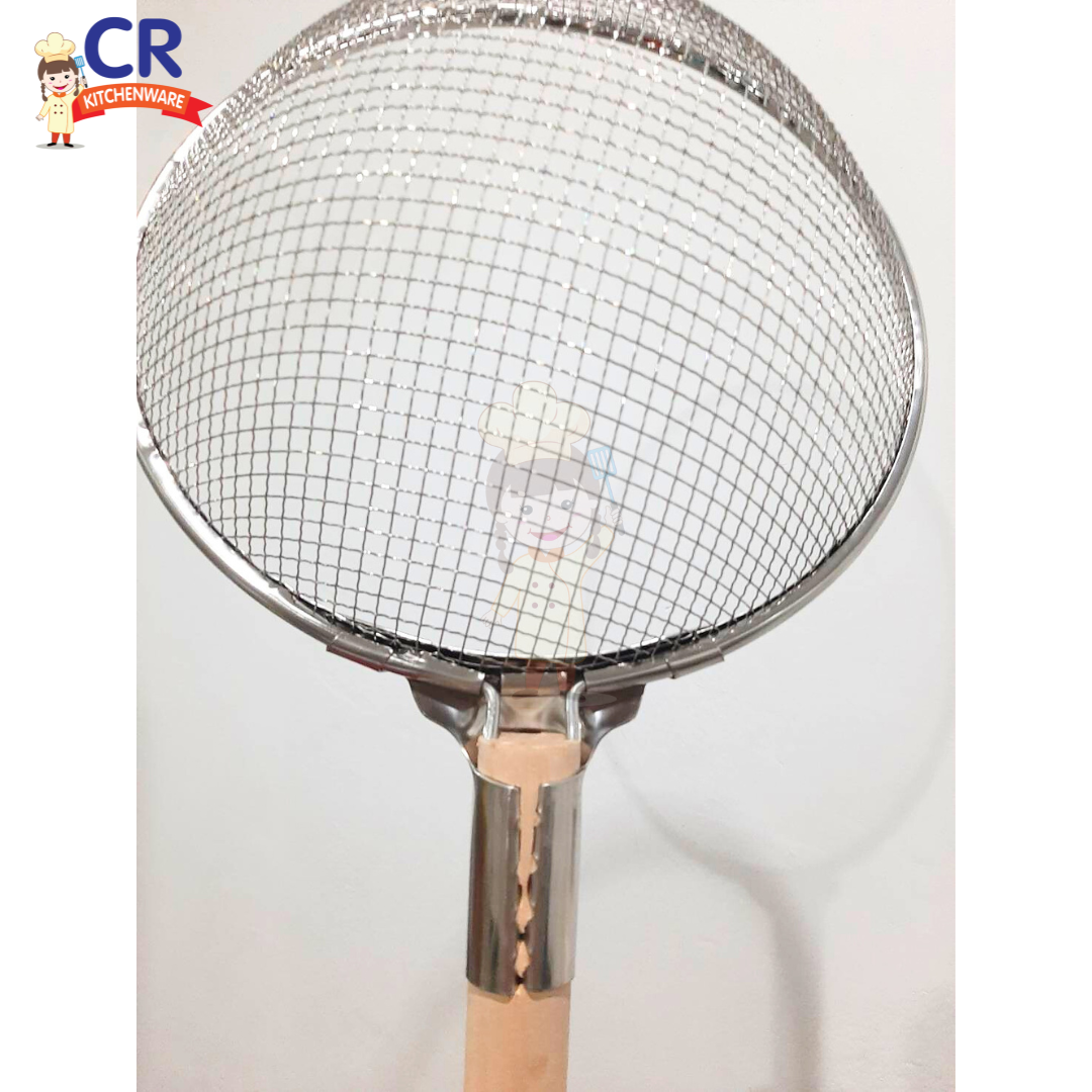 กระชอนสแตนเลสด้ามไม้กลม ตาห่าง