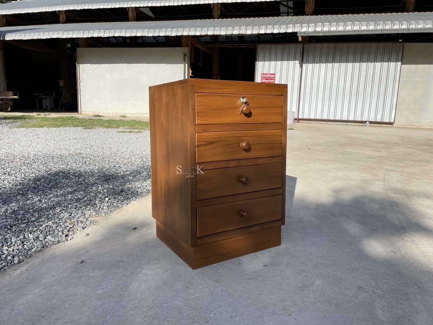 ตู้หัวเตียงโมเดิร์น 4 ลิ้นชัก ขาหลบ