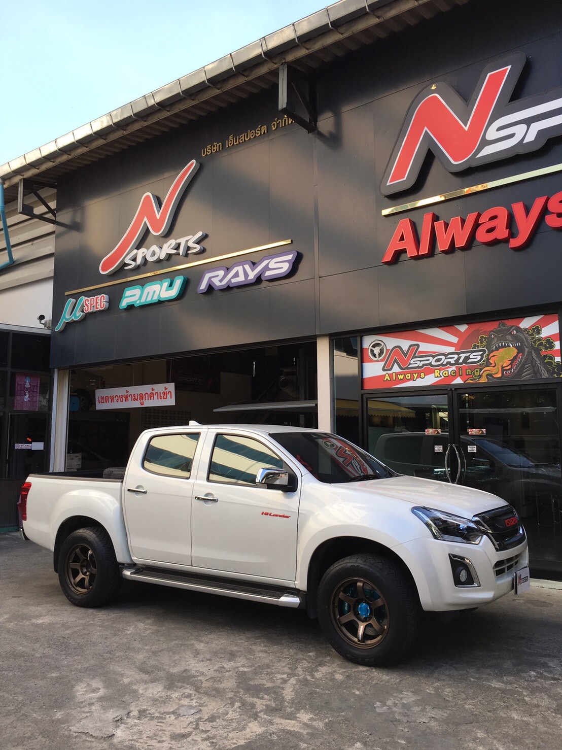 Isuzu Dmax + TE37 18x9+0 6-139.7+ Project Mu