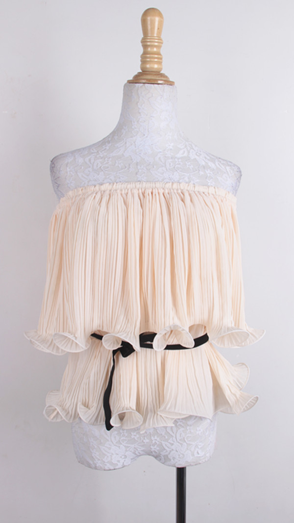 เสื้อเกาะอก ผ้าชีฟองอัดพลีตเล็กๆ สีครีม ส่งฟรี ems