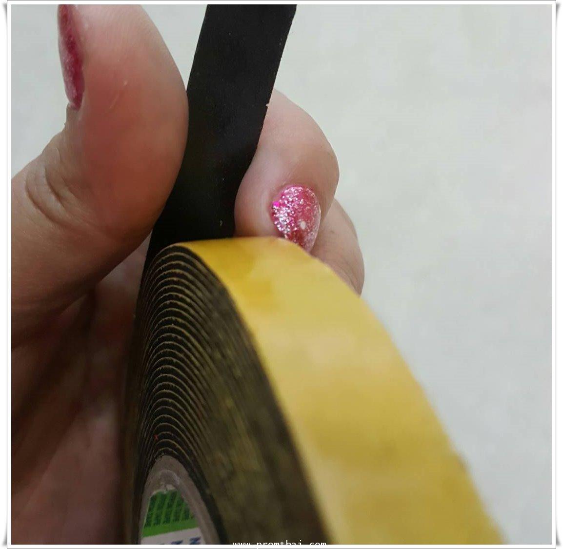 เทปติดพรมบันได เนื้อสีดำ แน่นมาก ราคาม้วนละ 65 บาท