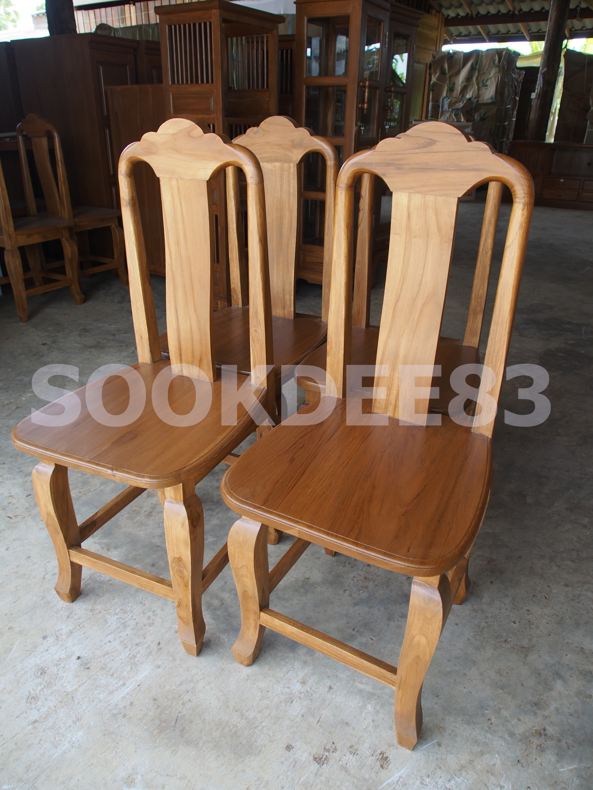 เก้าอี้แผ่นเรียบทึบ